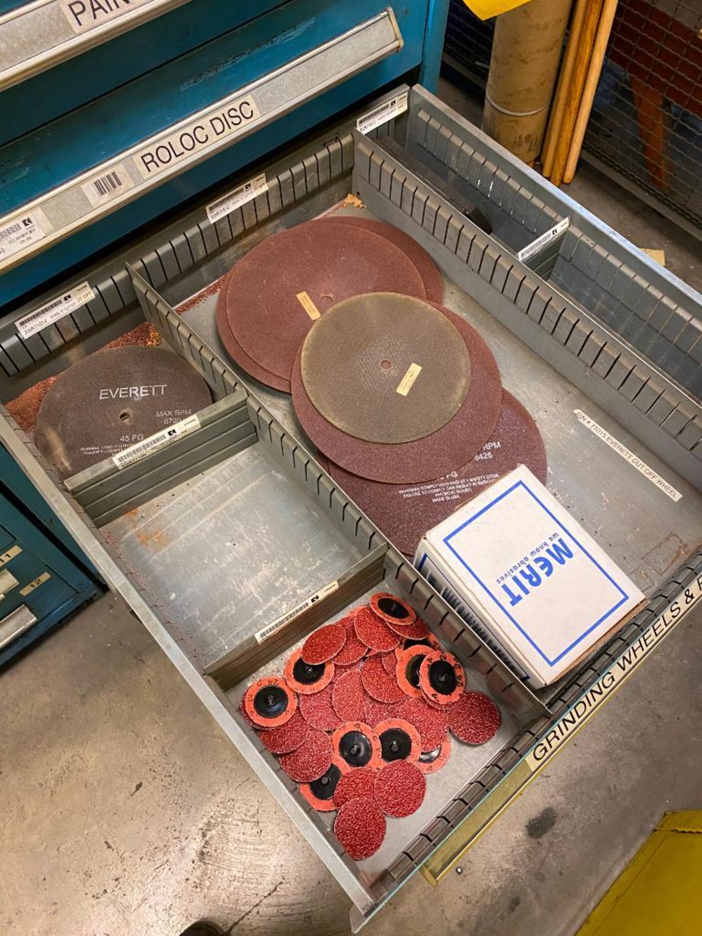 VIDMAR CABINET AND CONTENTS OF GRINDING WHEELS, SANDING STONES, WIRE BRUSHES, PAINT BRUSHES - Image 6 of 9