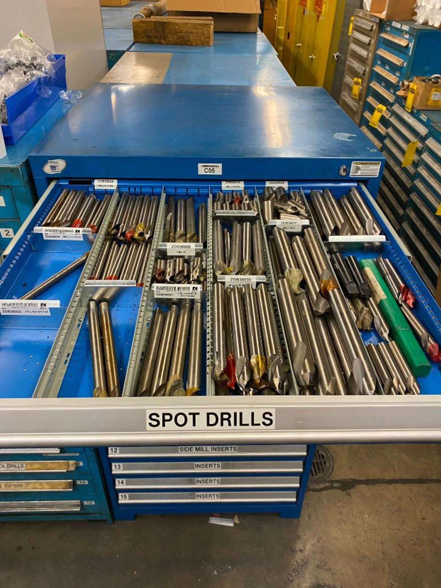 VIDMAR CABINET AND CONTENTS OF ASSORTED SPOT DRILLS, CENTER DRILLS, OAL DRILLS AND INSERTS - Image 2 of 15