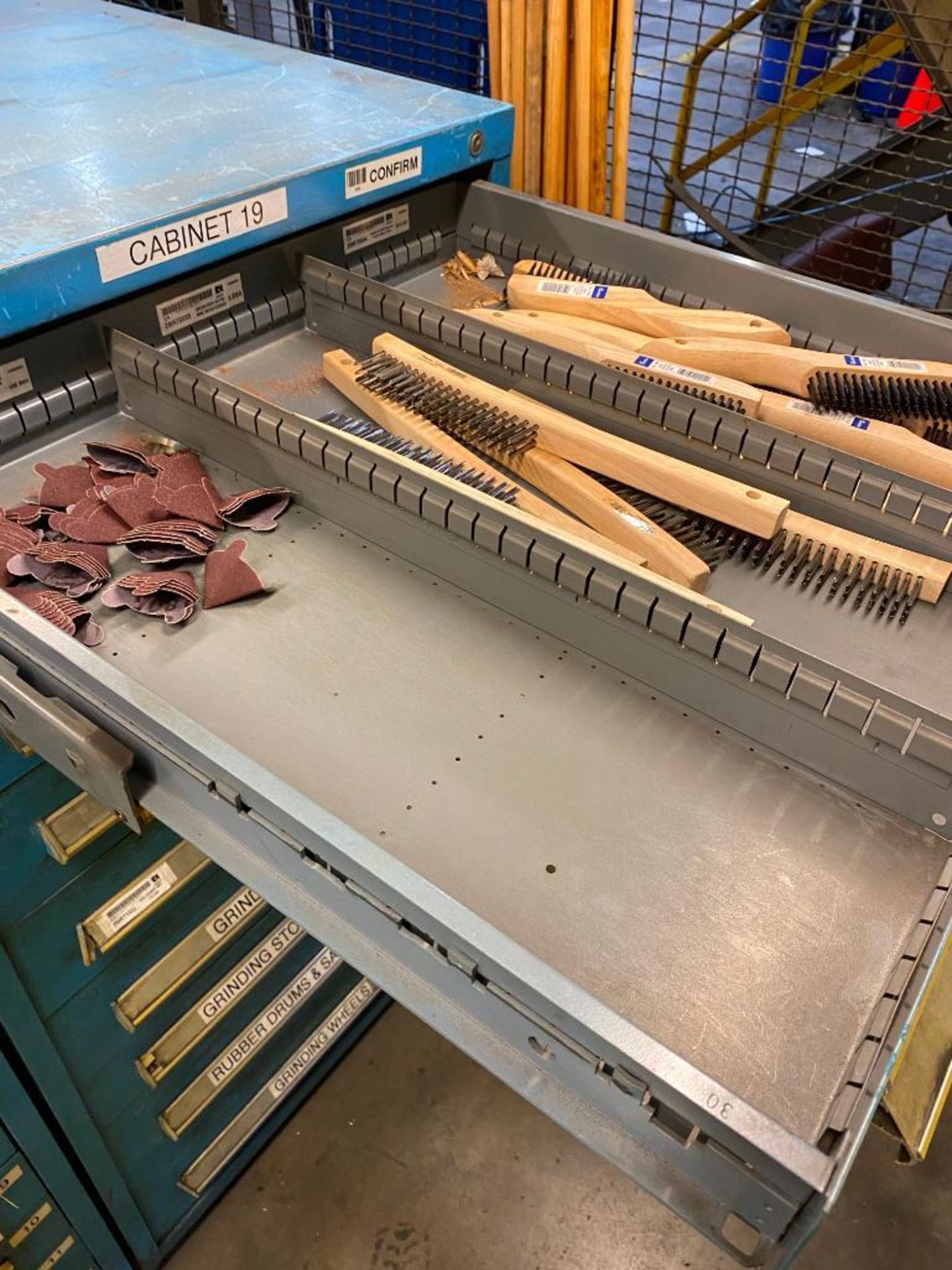 VIDMAR CABINET AND CONTENTS OF GRINDING WHEELS, SANDING STONES, WIRE BRUSHES, PAINT BRUSHES - Image 2 of 9