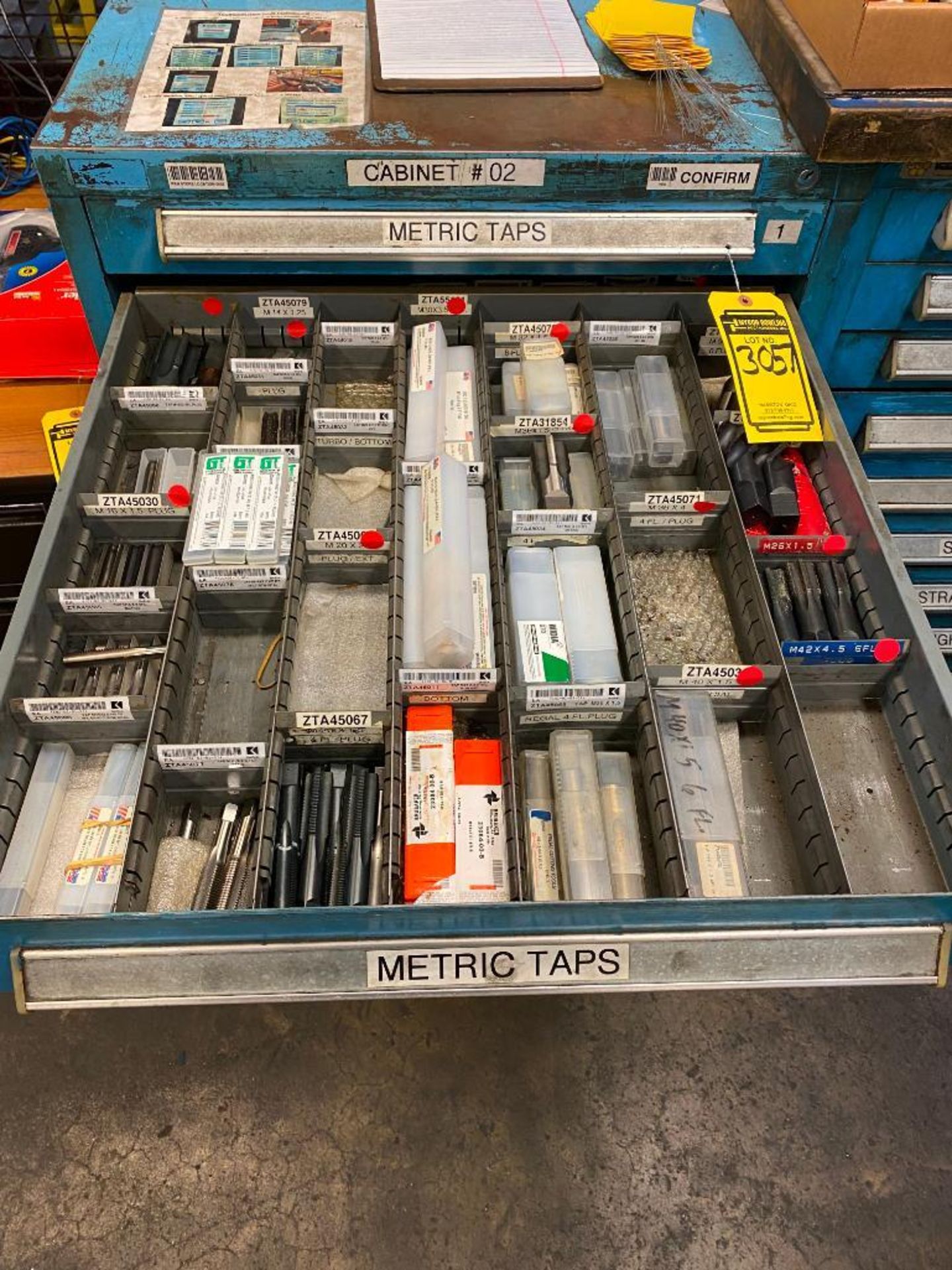 VIDMAR 10-DRAWER CABINET, W/ CONTENTS OF TAPS FROM M6 TO M50, METRIC DRILL BITS FROM M3.4 TO M45, ME - Image 3 of 11