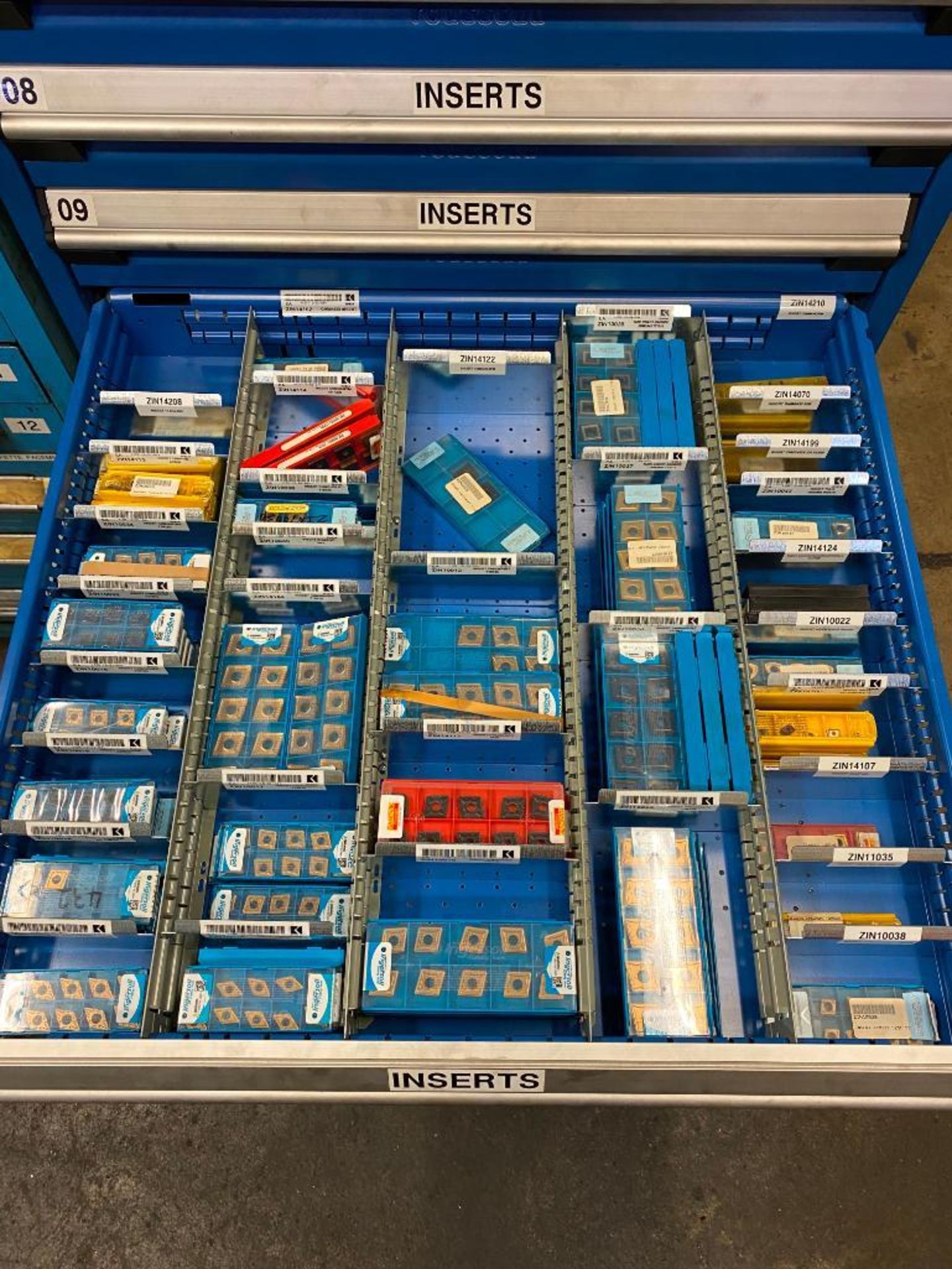 VIDMAR CABINET AND CONTENTS OF ASSORTED SPOT DRILLS, CENTER DRILLS, OAL DRILLS AND INSERTS - Image 10 of 15