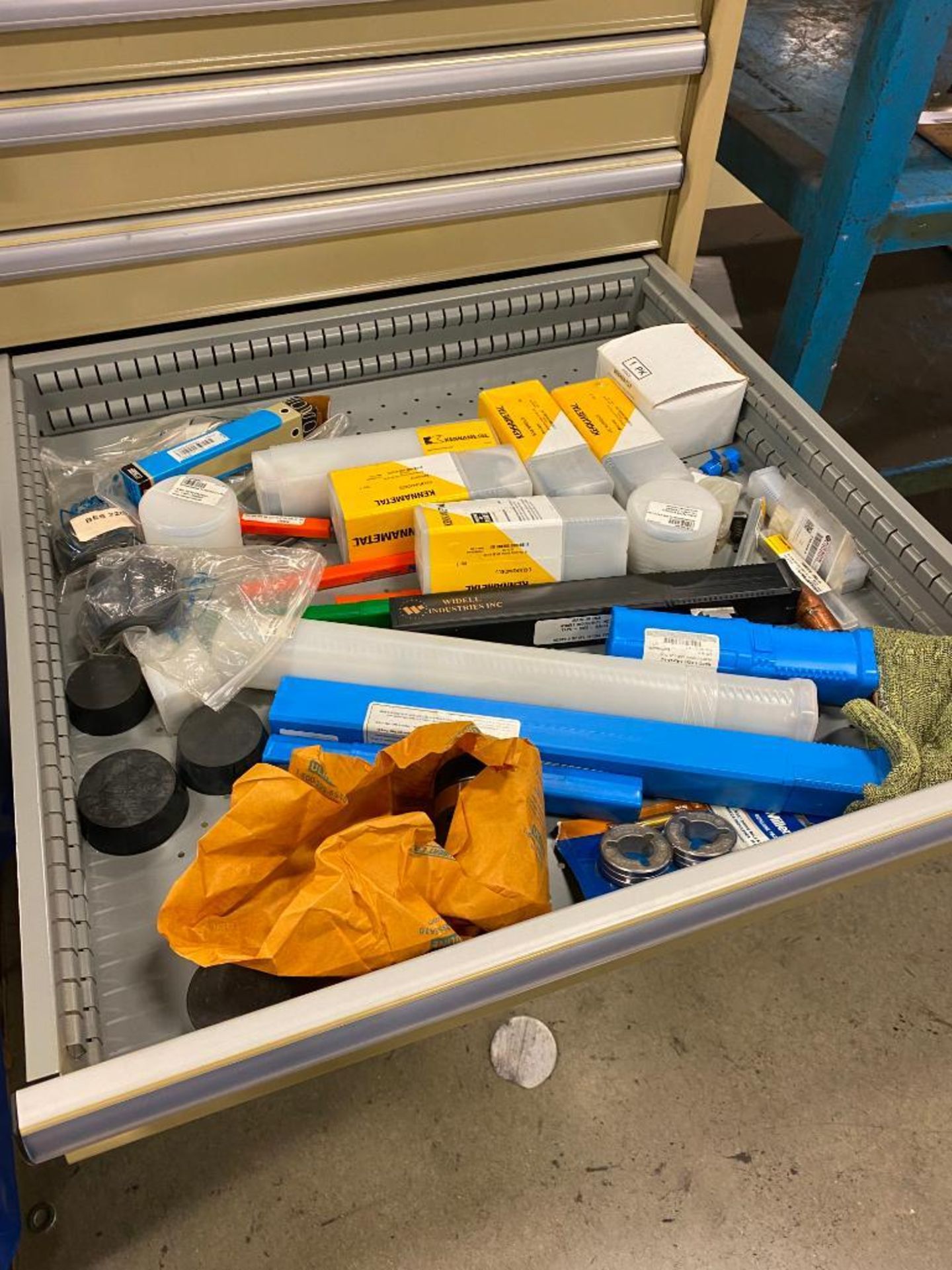 LISTA CABINET AND CONTENTS OF INSERTS, TOOLING, AIR TOOLS, ETC. - Image 6 of 10