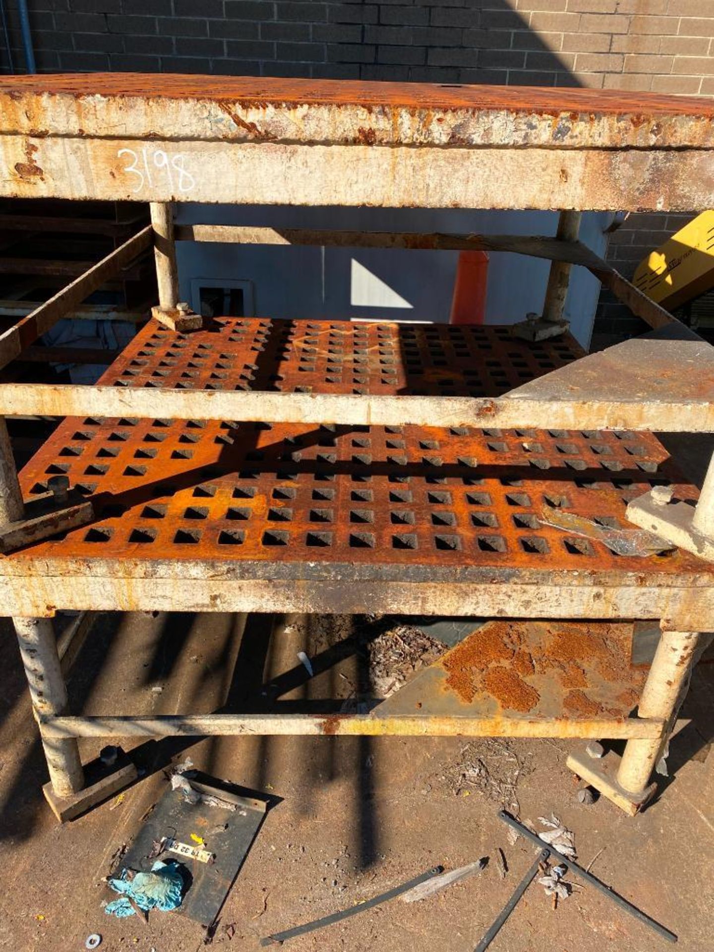 (2) WELD SALE ACORN TABLES, 5' X 5' - Image 2 of 3