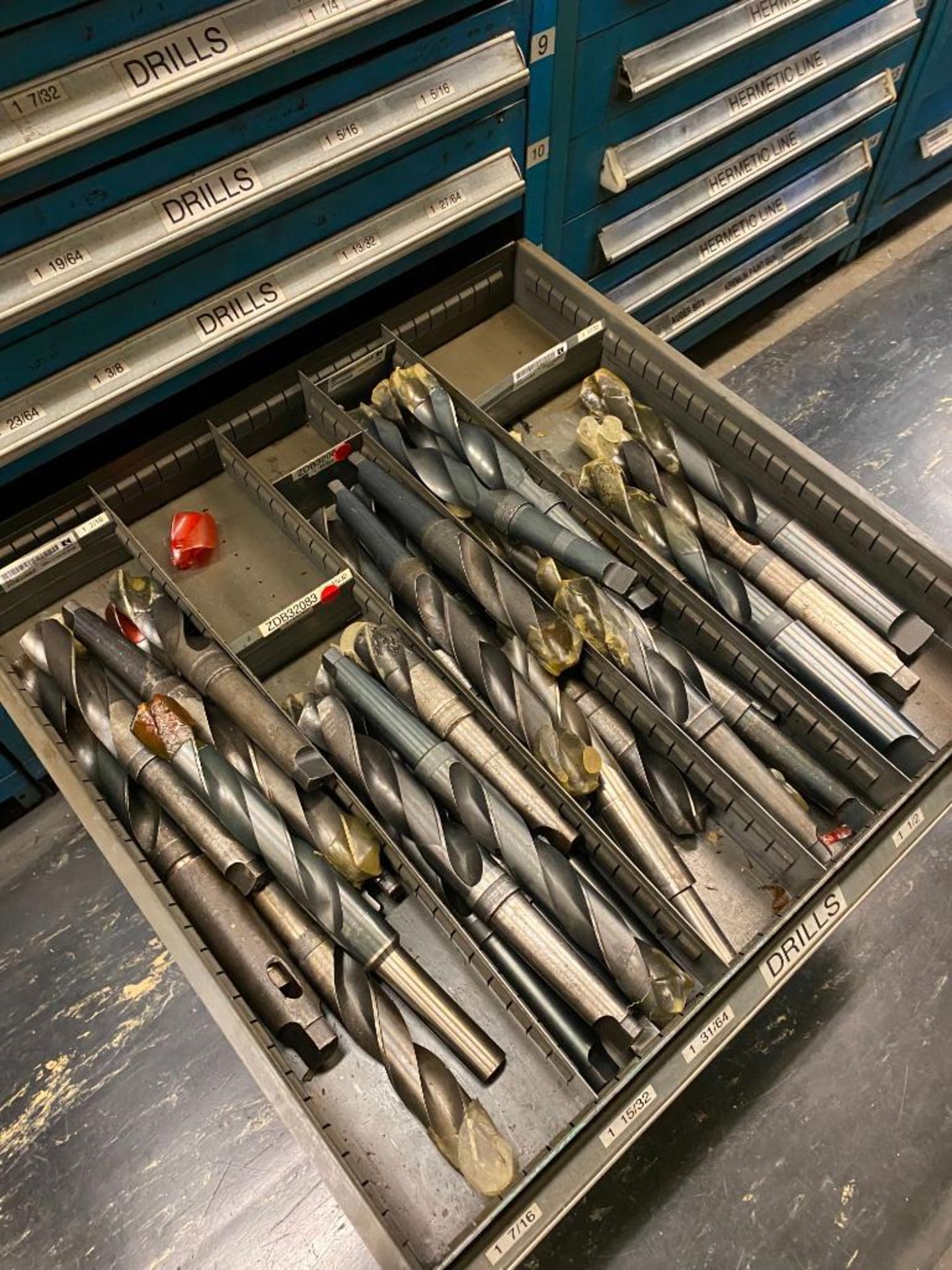 VIDMAR CABINET AND CONTENTS OF ASSORTED SIZE DRILL BITS - Image 12 of 14