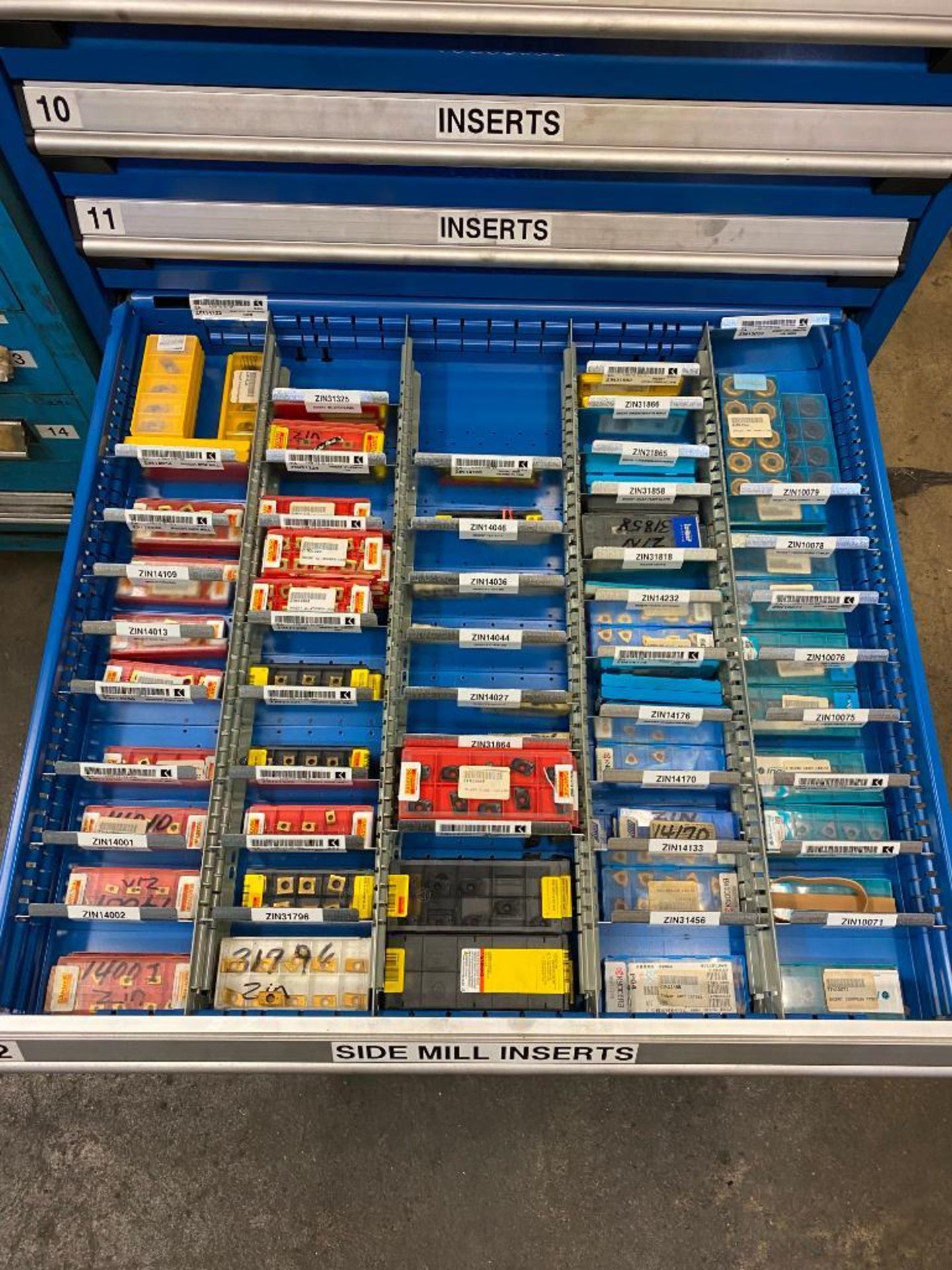 VIDMAR CABINET AND CONTENTS OF ASSORTED SPOT DRILLS, CENTER DRILLS, OAL DRILLS AND INSERTS - Image 12 of 15