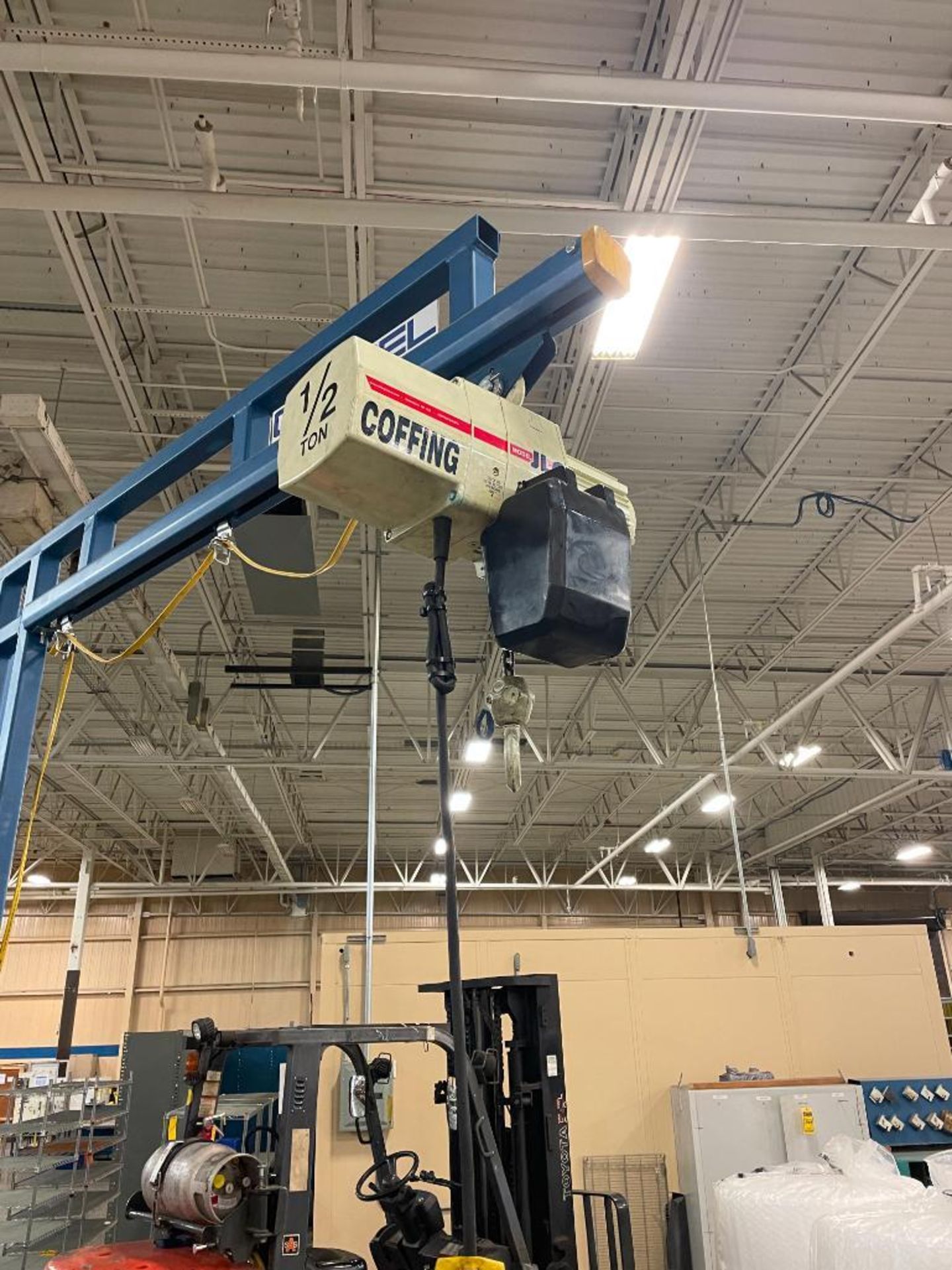 GORBEL FREE STANDING JIB CRANE, 1/2 COFFING HOIST, 80'' ARM, 10' HEIGHT - Image 2 of 2