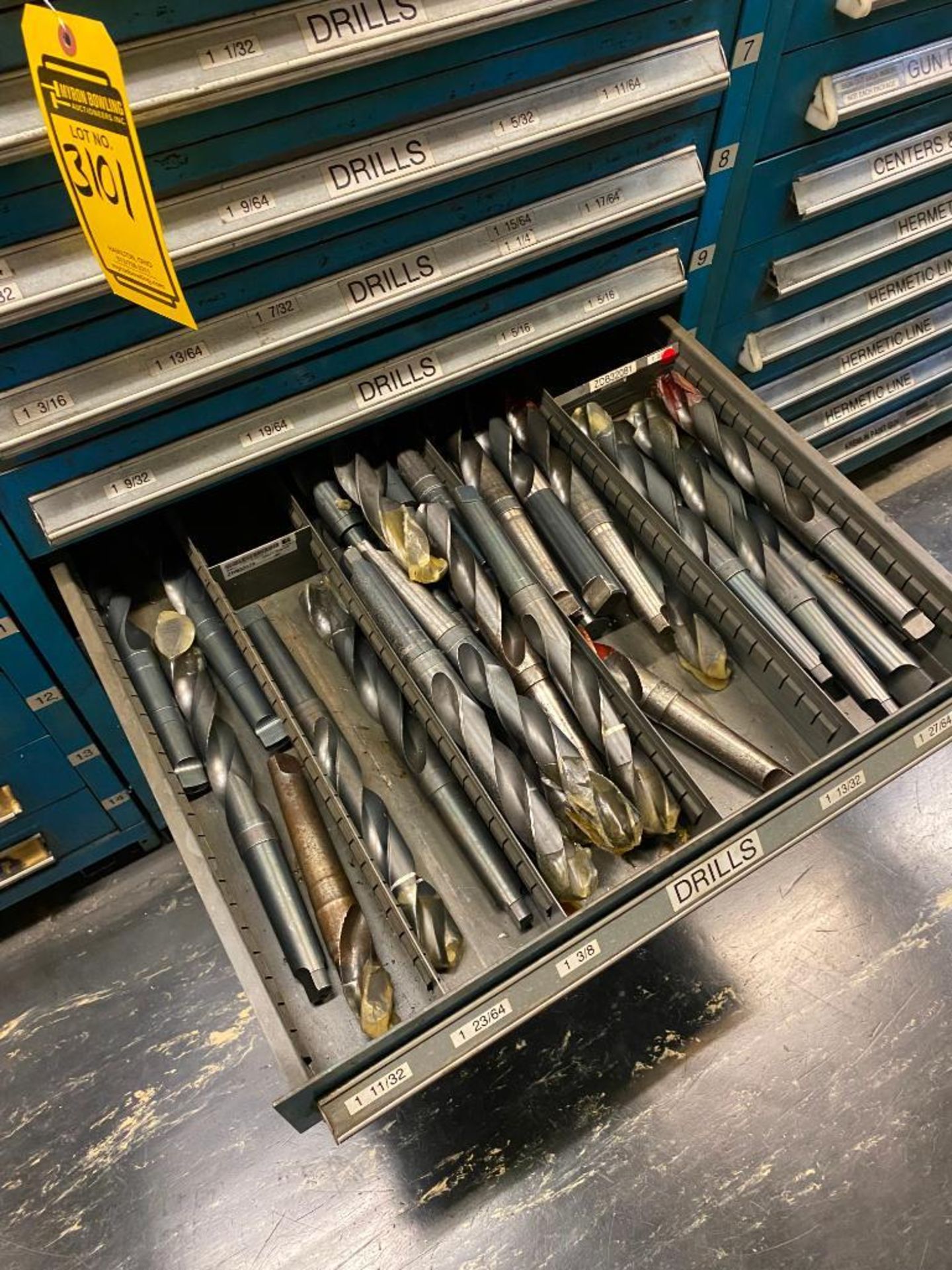 VIDMAR CABINET AND CONTENTS OF ASSORTED SIZE DRILL BITS - Image 11 of 14