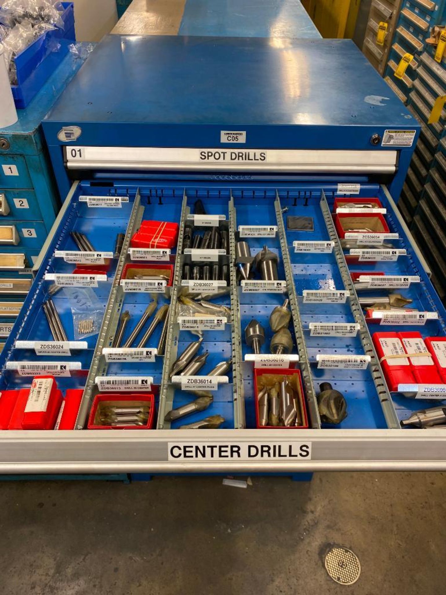 VIDMAR CABINET AND CONTENTS OF ASSORTED SPOT DRILLS, CENTER DRILLS, OAL DRILLS AND INSERTS - Image 3 of 15
