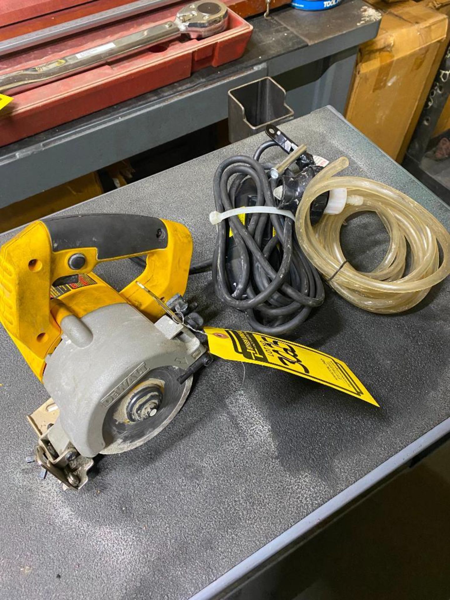 DEWALT DWC860W 4'' TILE SAW