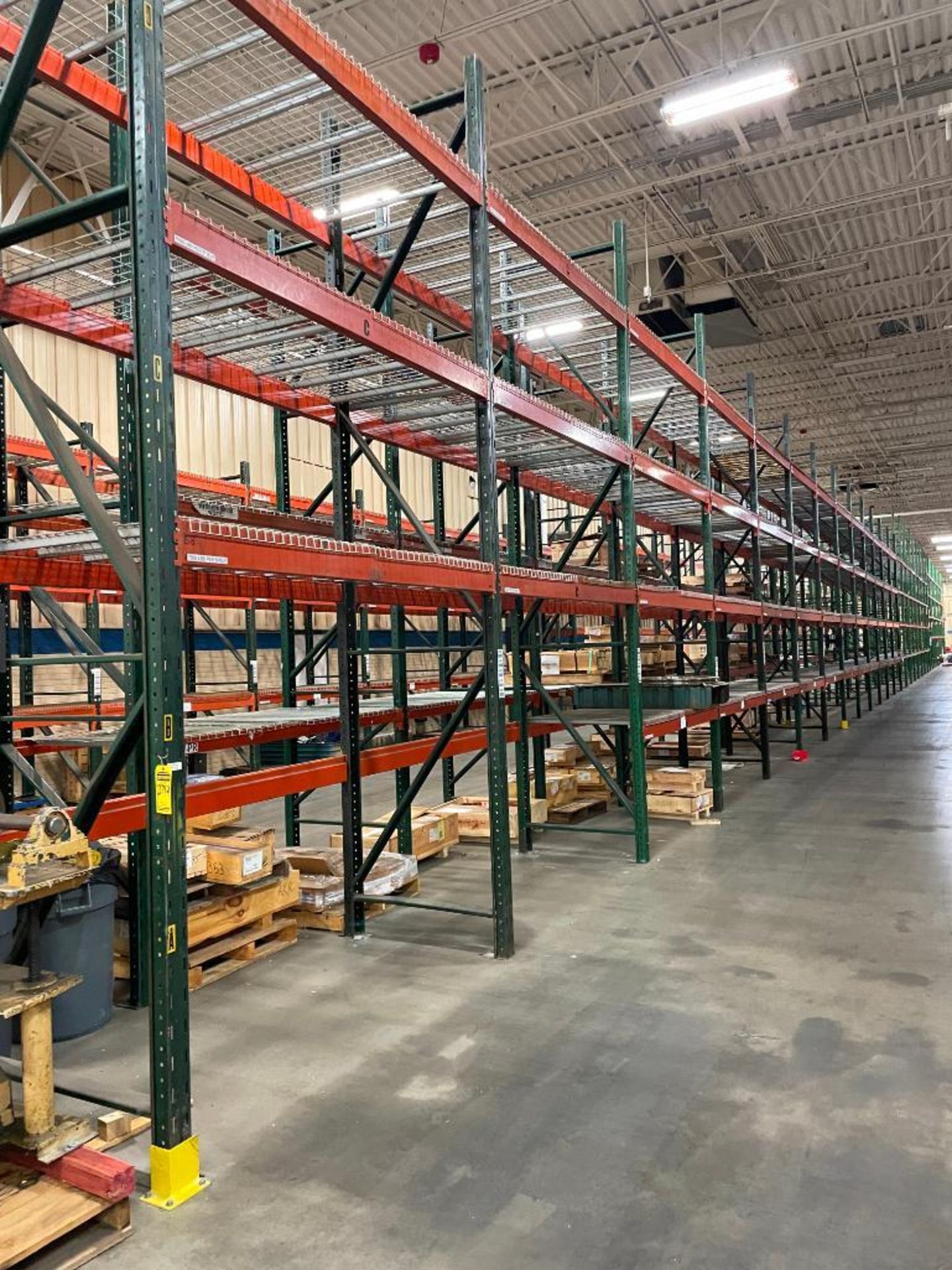 (7X) BAYS OF KEYSTONE GRAVITY LOCK PALLET RACKING, (7) 17' X 44'' UPRIGHTS, (52) 6-1/2'' X 96'' HORI