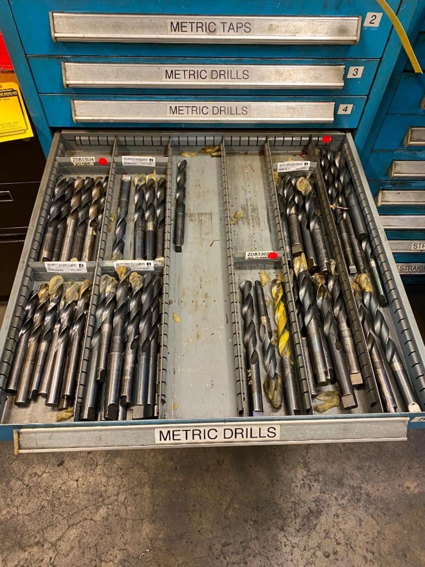 VIDMAR 10-DRAWER CABINET, W/ CONTENTS OF TAPS FROM M6 TO M50, METRIC DRILL BITS FROM M3.4 TO M45, ME - Image 6 of 11