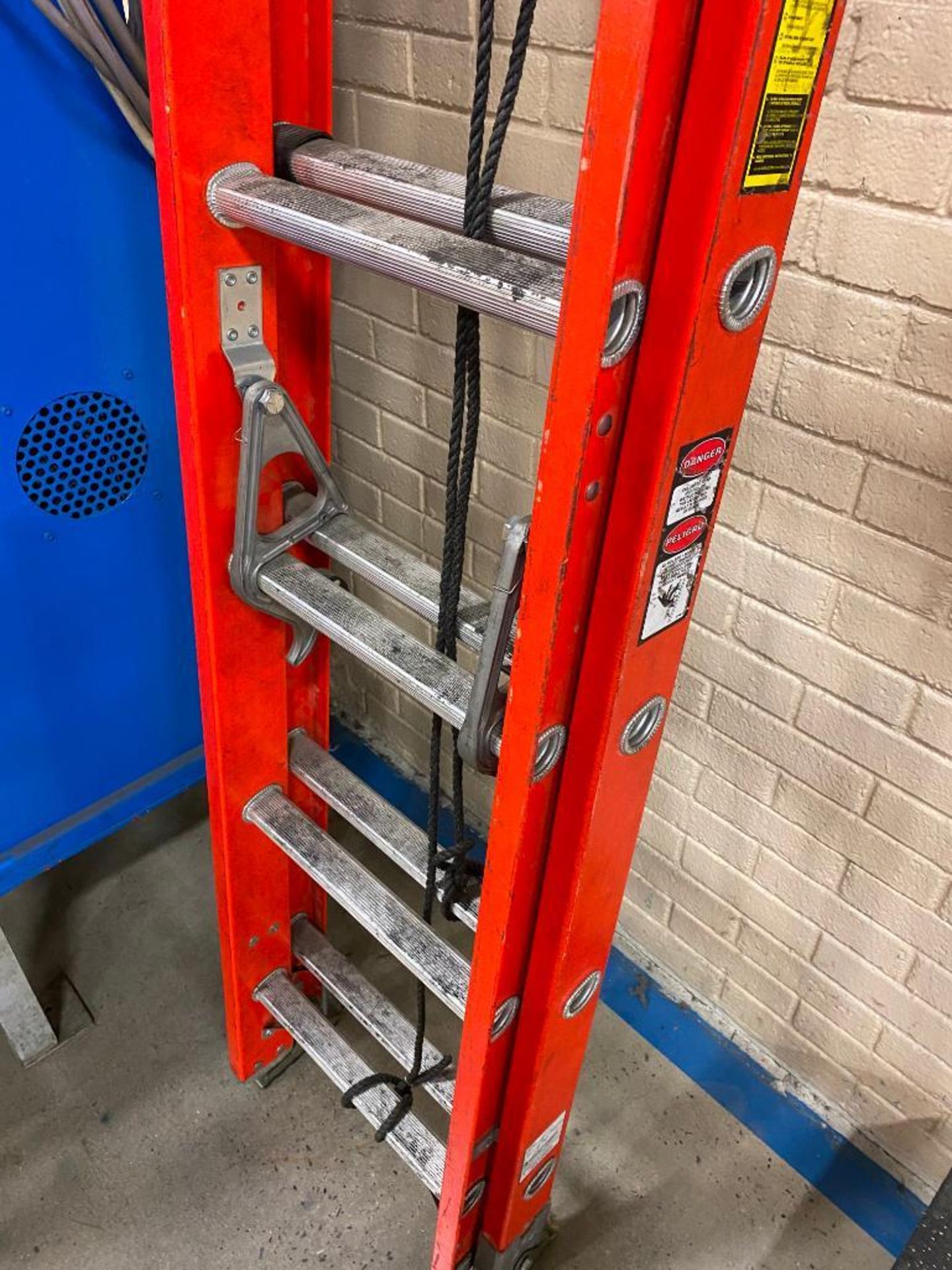 LOUISVILLE 24' EXTENSION LADDER - Image 2 of 2