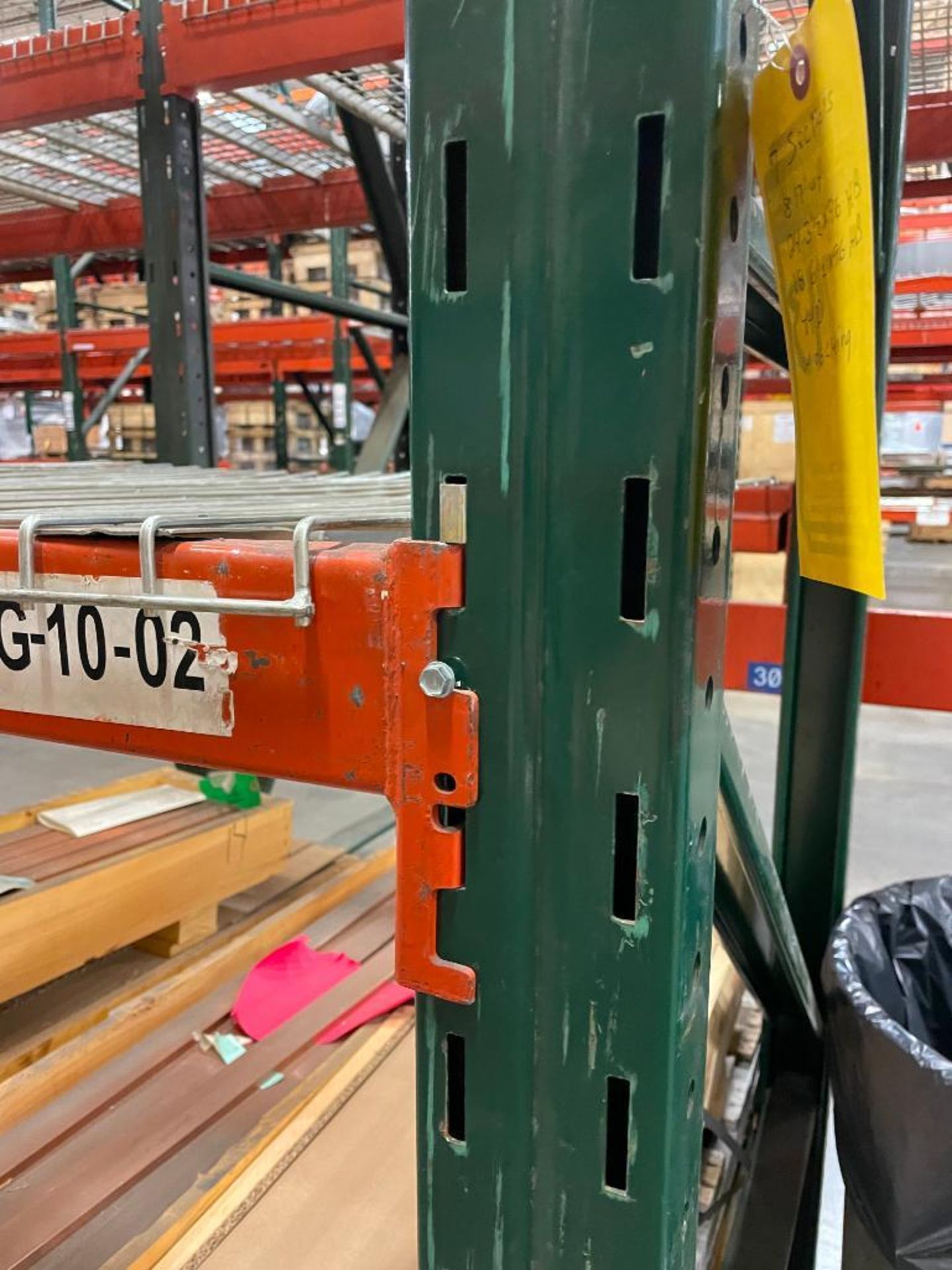 (7X) BAYS OF KEYSTONE GRAVITY LOCK PALLET RACKING, (8) 17' X 44'' UPRIGHTS, (18) 6-1/2'' X 96'' HORI