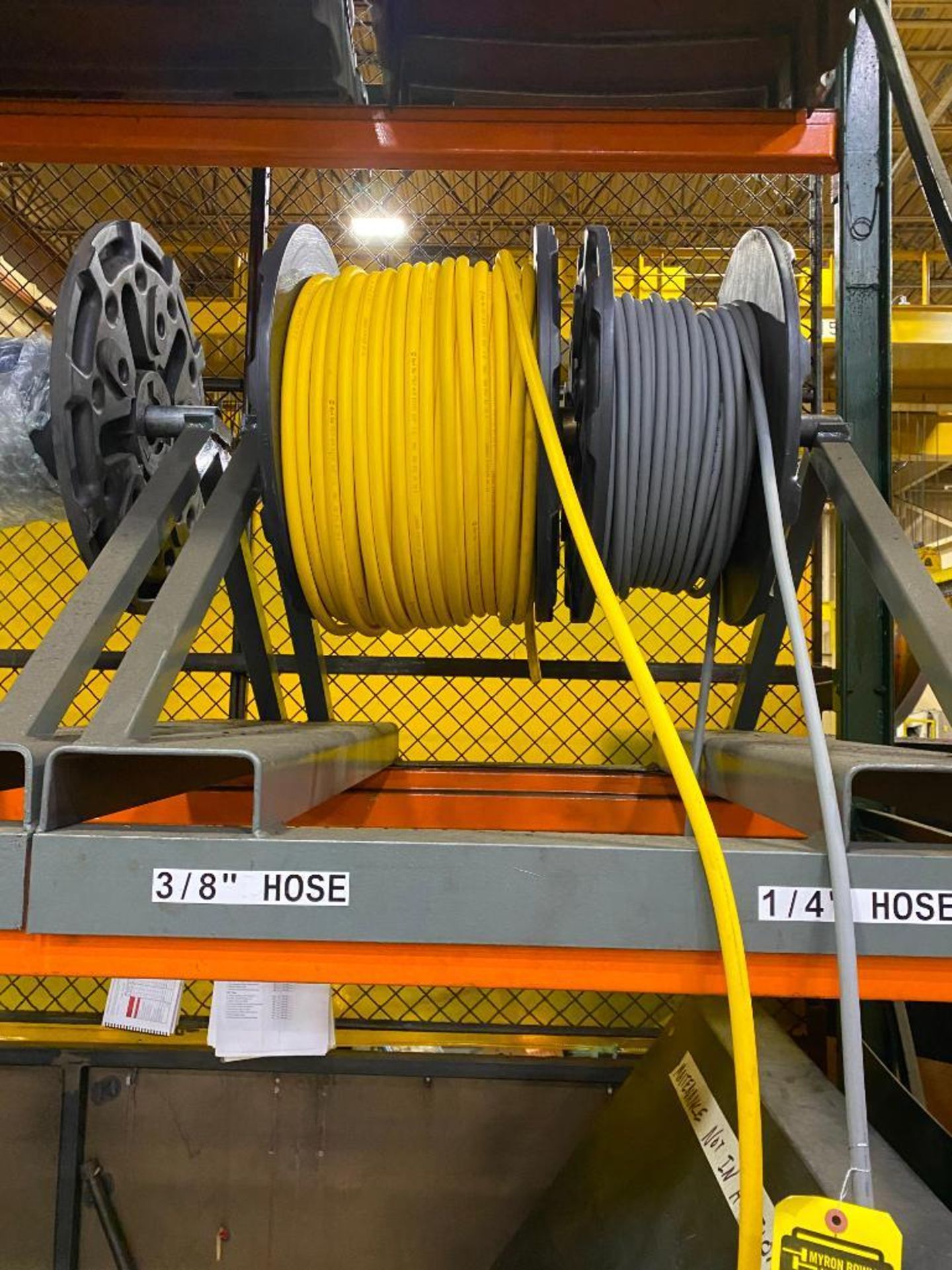 CONTENTS OF RACK: ASSORTED AIR HOSE, FLEX CONDUIT, ELECTRIC CABLE - Image 2 of 3