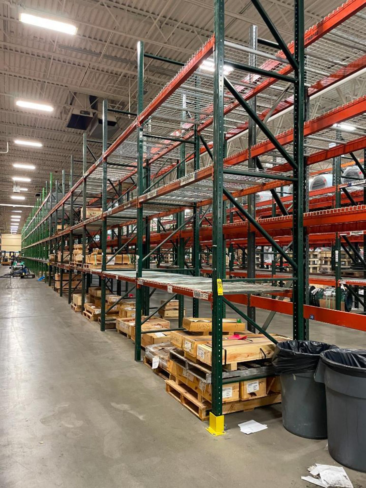 (7X) BAYS OF KEYSTONE GRAVITY LOCK PALLET RACKING, (8) 17' X 44'' UPRIGHTS, (18) 6-1/2'' X 96'' HORI - Image 2 of 2