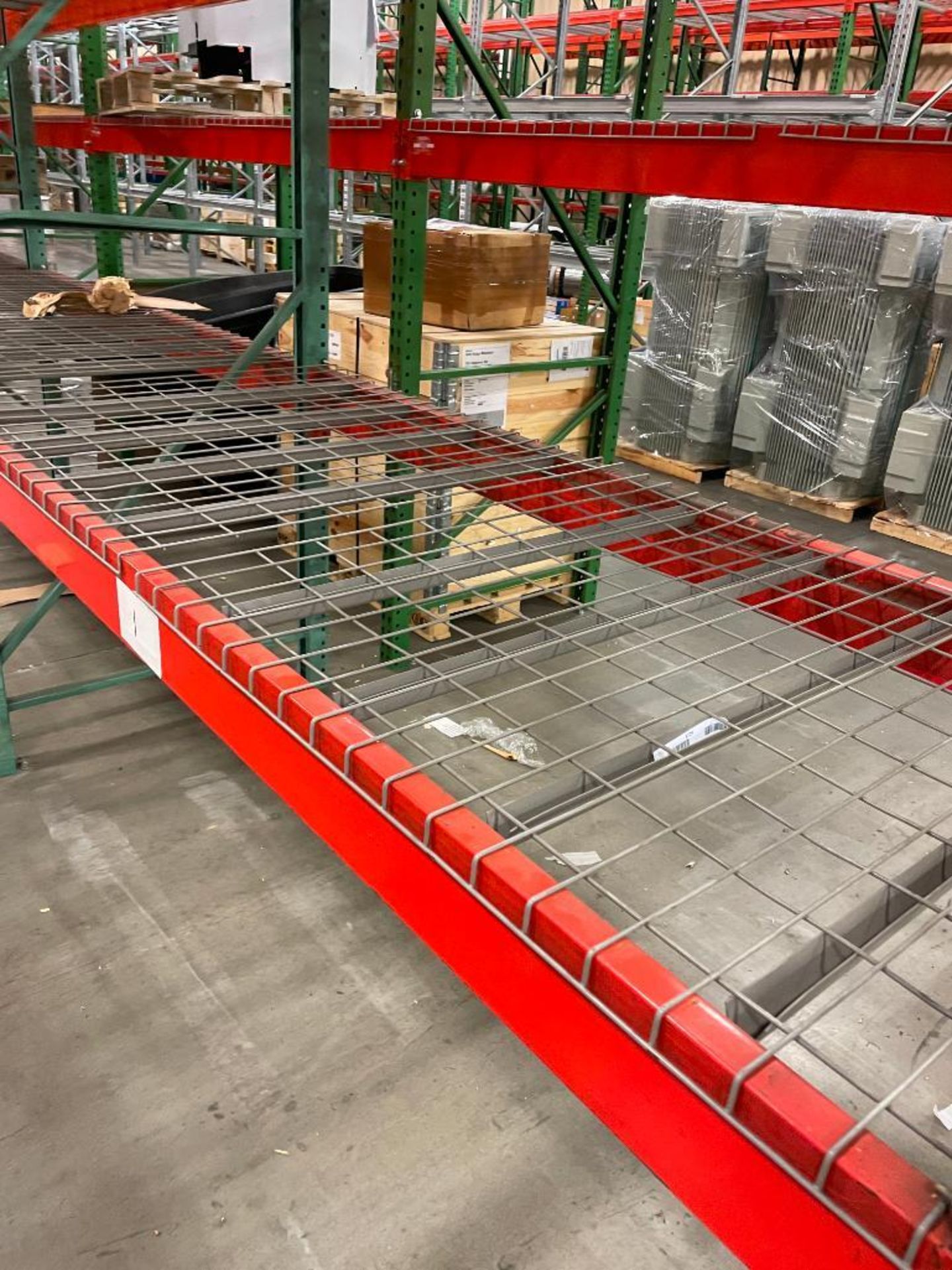 (9X) BAYS OF TEAR DROP STYLE PALLET RACKING, (10) 16' X 42'' UPRIGHTS, (18) 5-1/2'' X 96'' HORIZONTA - Image 3 of 3