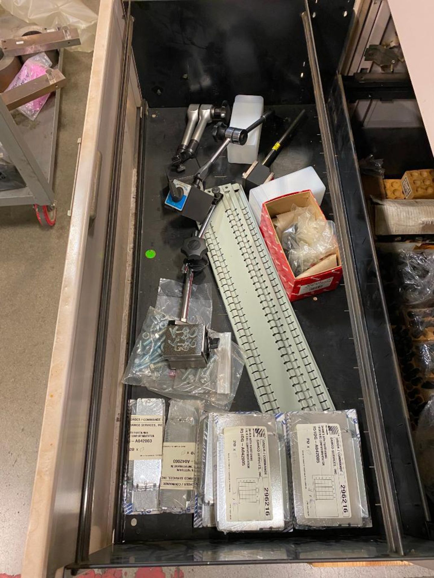 CABINET AND CONTENTS OF ASSORTED INSPECTION EQUIPMENT, GAUGES, MICROMETERS CALIPERS - Image 5 of 6