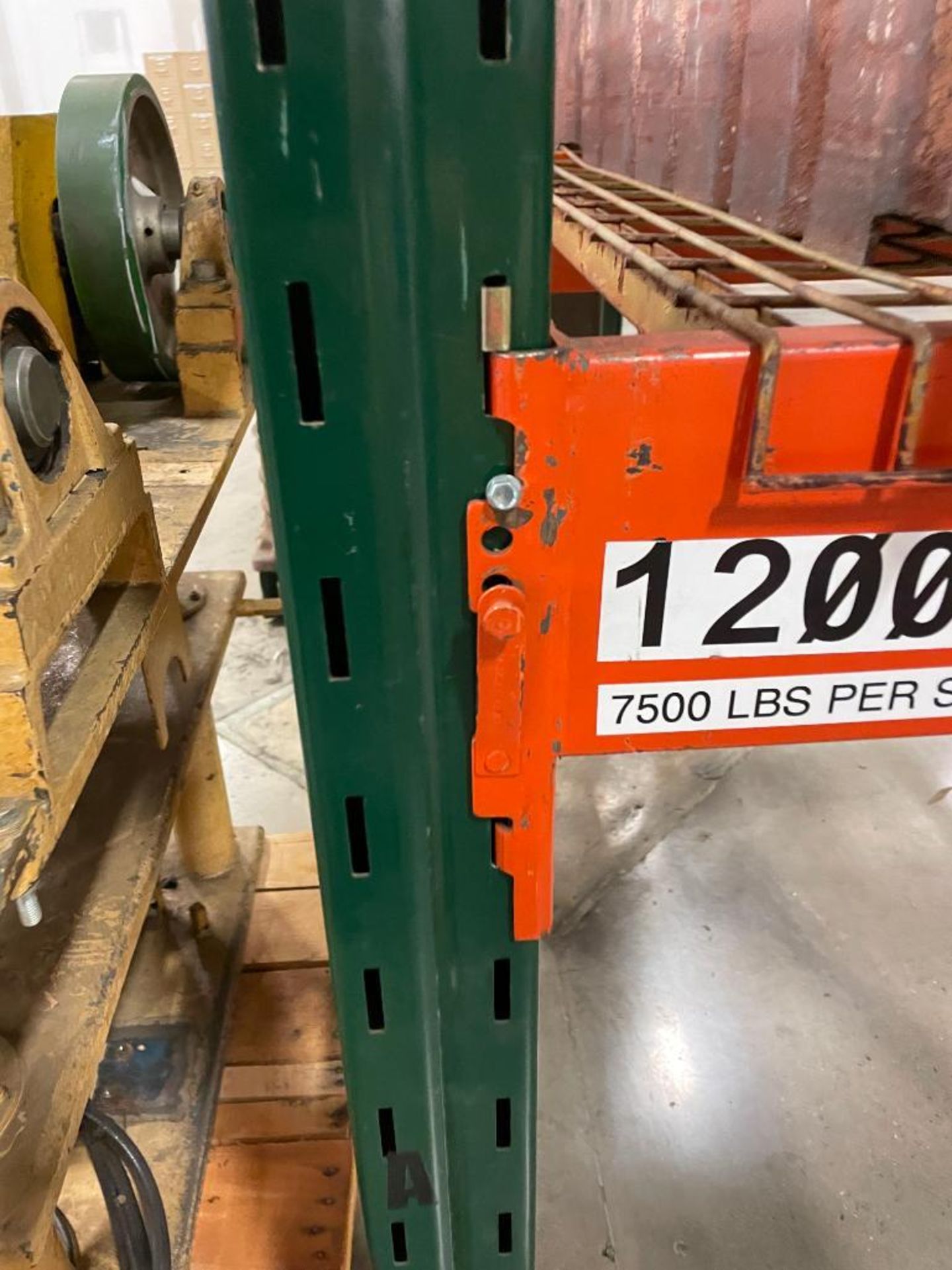 (7X) BAYS OF KEYSTONE GRAVITY LOCK PALLET RACKING, (8) 17' X 44'' UPRIGHTS, (42) 6'' X 96'' HORIZONT - Image 2 of 3