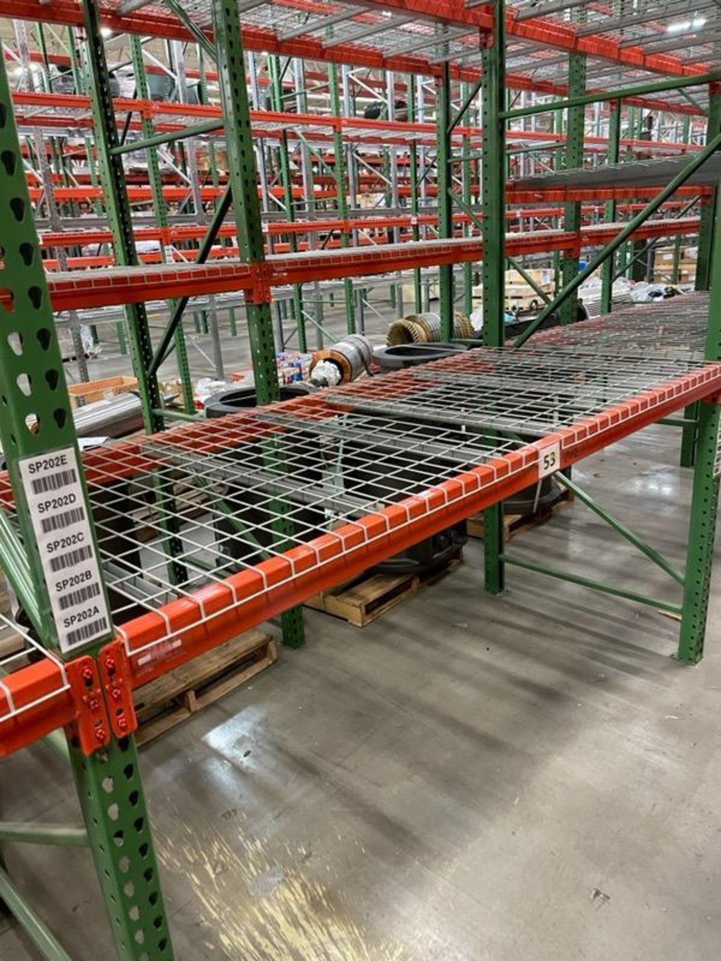 (22X) BAYS OF TEAR DROP STYLE PALLET RACKING, (23) 20' X 42'' UPRIGHTS, (114) 5-1/2'' X 96'' HORIZON - Image 3 of 6