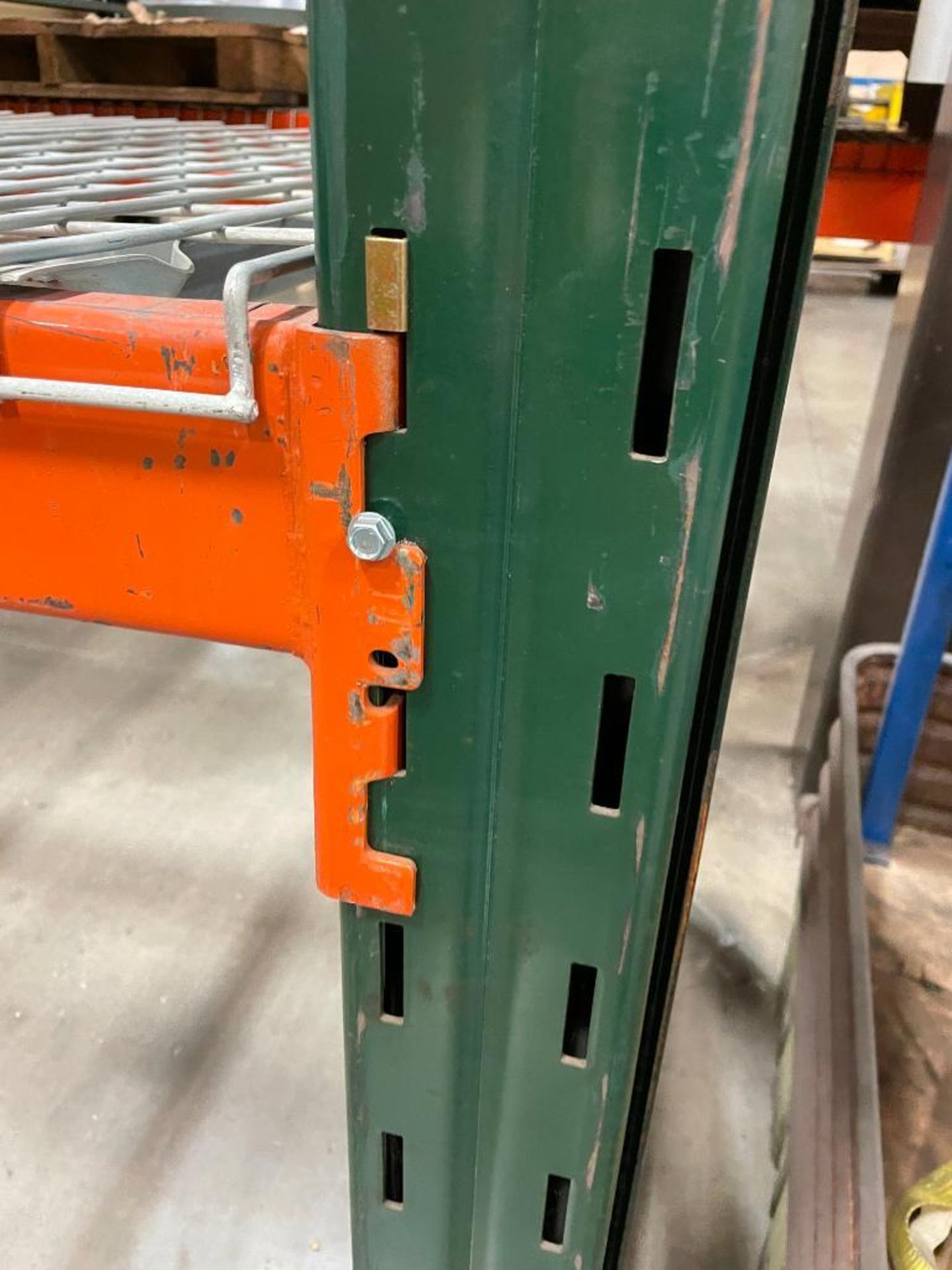 (7X) BAYS OF KEYSTONE GRAVITY LOCK PALLET RACKING, (8) 17' X 44'' UPRIGHTS, (30) 6-1/2'' X 96'' HORI - Image 2 of 3