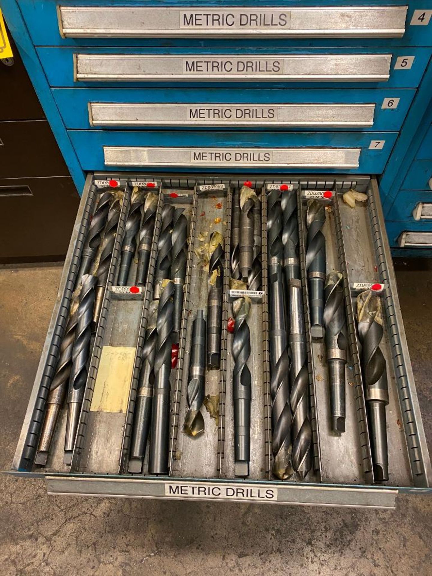 VIDMAR 10-DRAWER CABINET, W/ CONTENTS OF TAPS FROM M6 TO M50, METRIC DRILL BITS FROM M3.4 TO M45, ME - Image 9 of 11