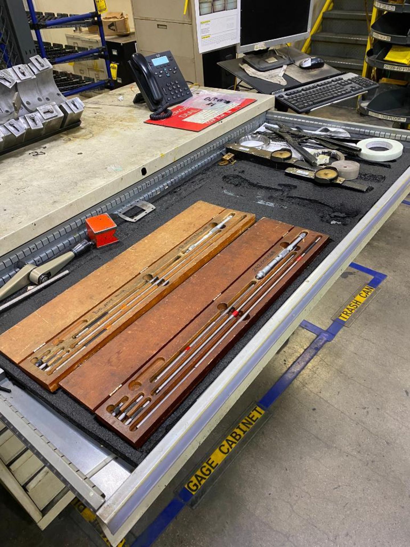 LISTA 7-DRAWER CABINET AND CONTENTS OF DEPTH GAUGES, OUTSIDE MICROMETERS, CALIPERS, PARTS AND ASSORT - Image 2 of 9