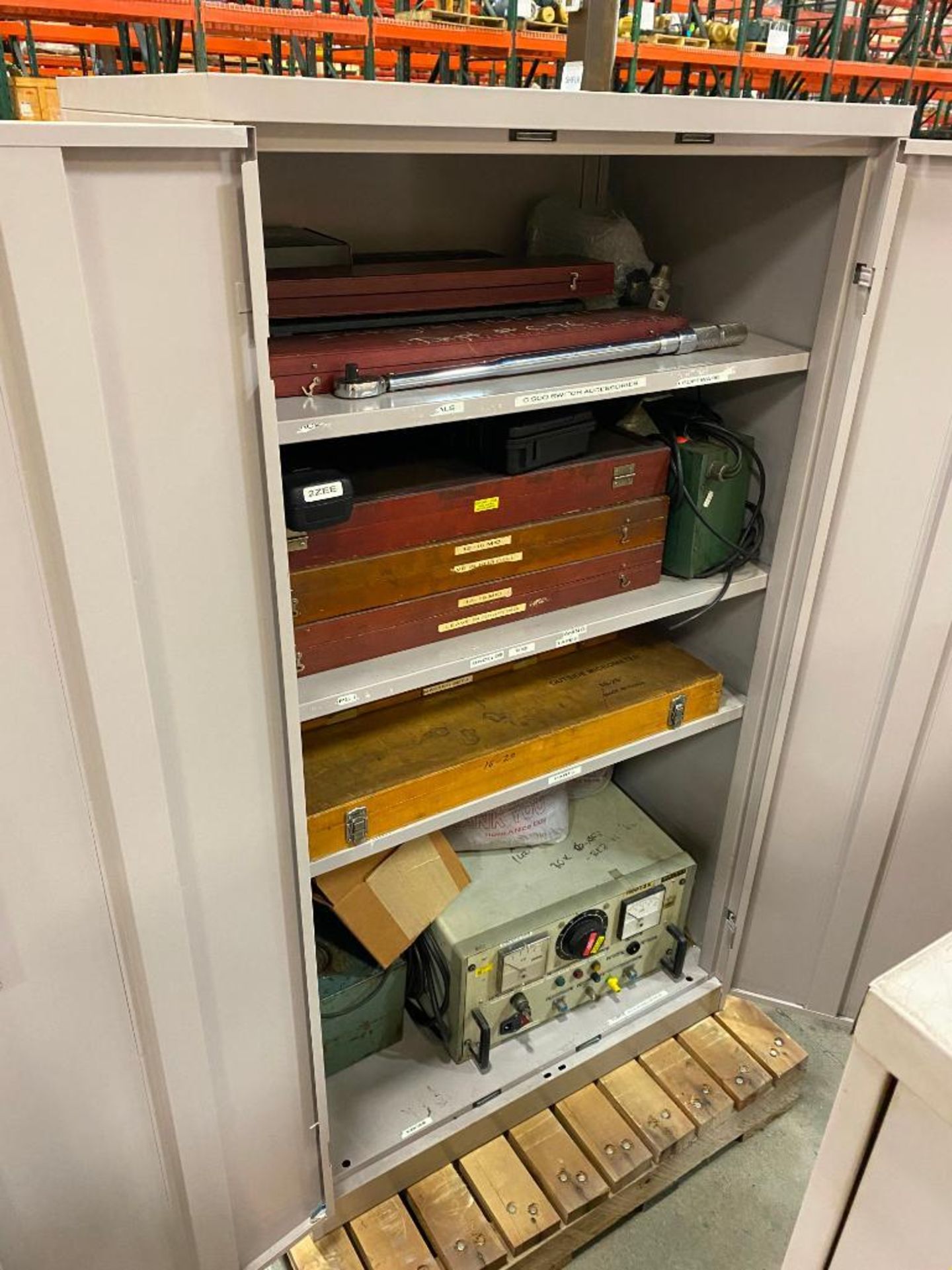 CABINET AND CONTENTS OF ASSORTED INSPECTION EQUIPMENT, GAUGES, MICROMETERS CALIPERS