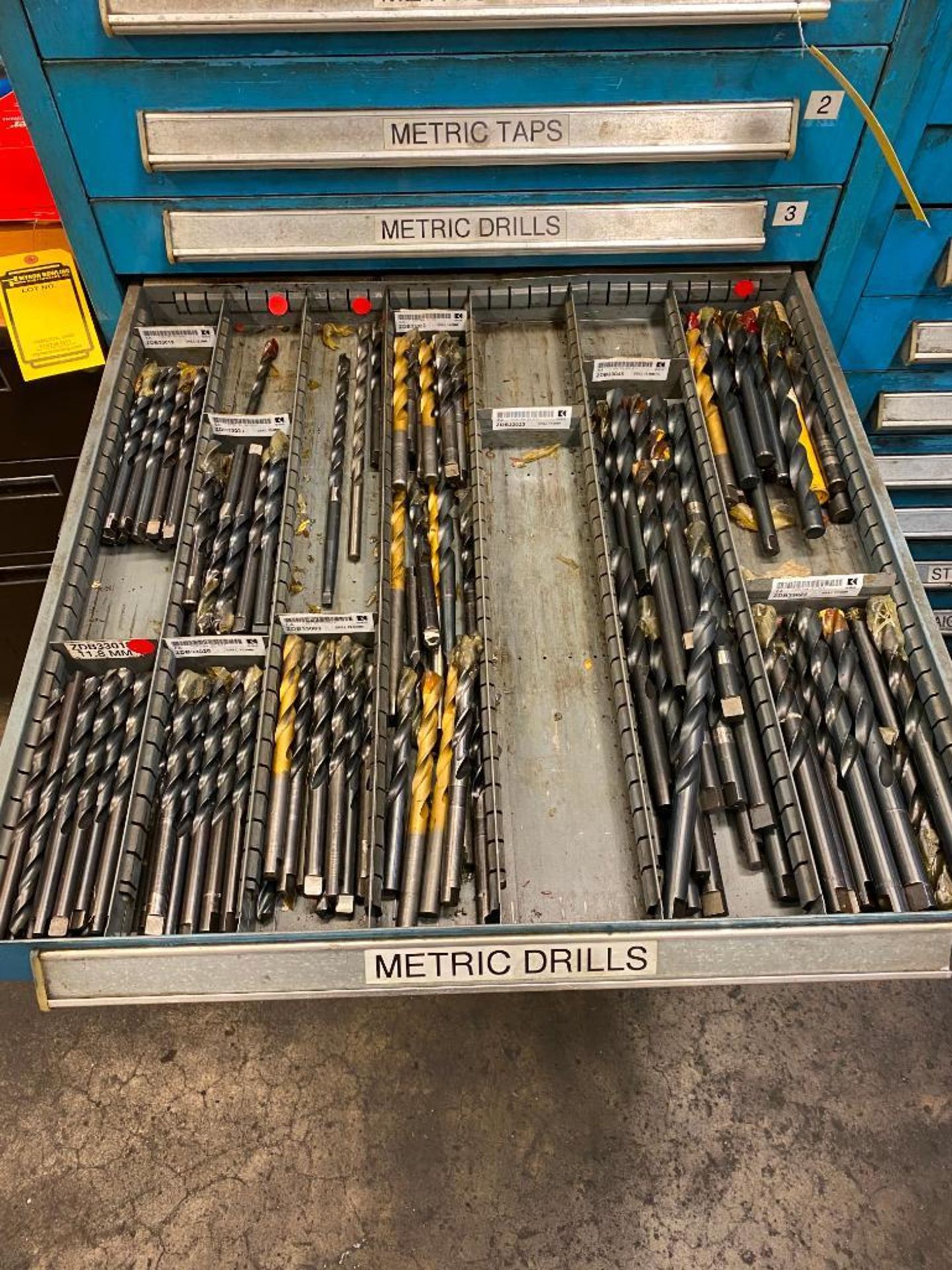 VIDMAR 10-DRAWER CABINET, W/ CONTENTS OF TAPS FROM M6 TO M50, METRIC DRILL BITS FROM M3.4 TO M45, ME - Image 5 of 11