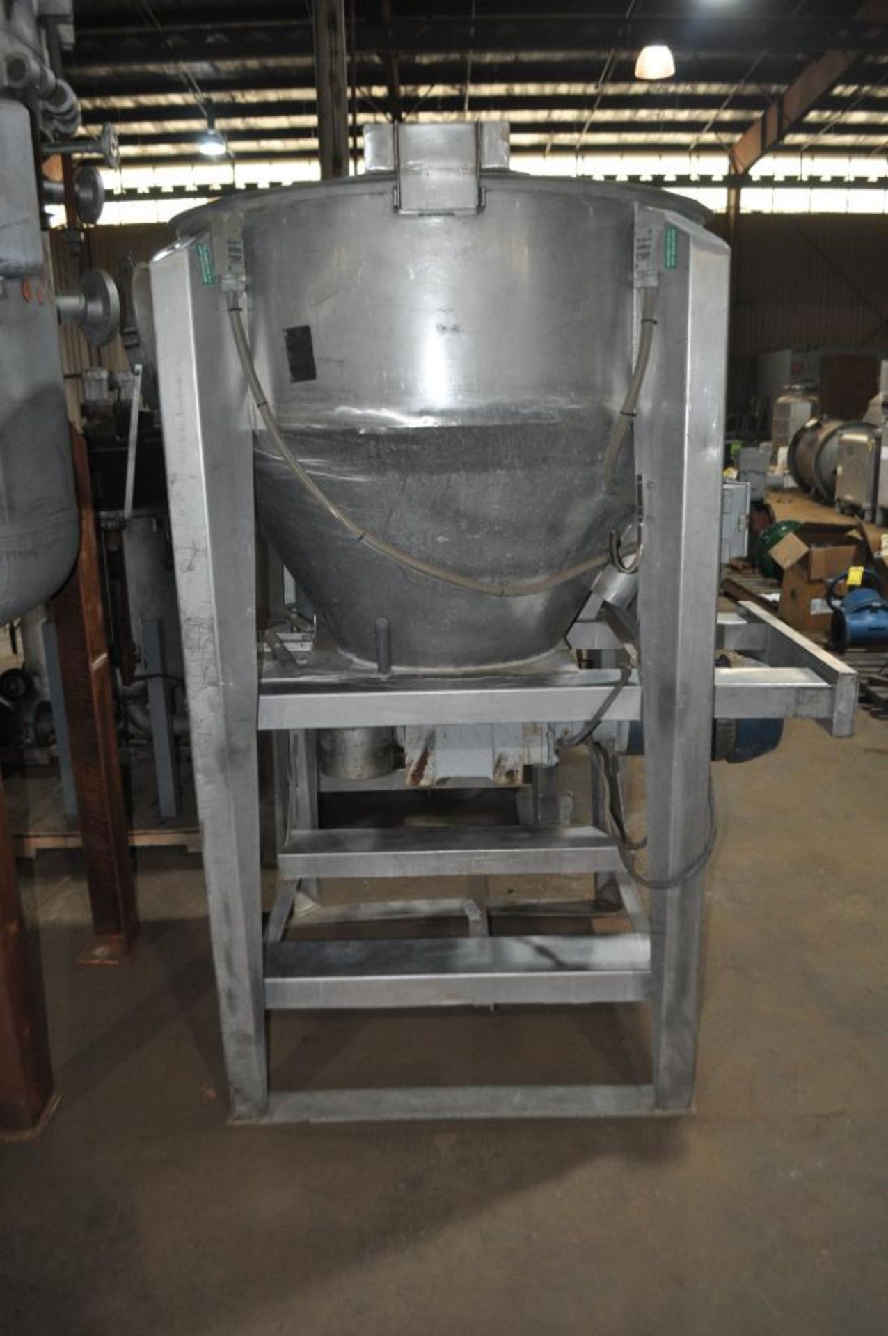 PORTABLE CONE BOTTOM STAINLESS HOPPER FEEDER, W/AGITATOR - Image 5 of 7