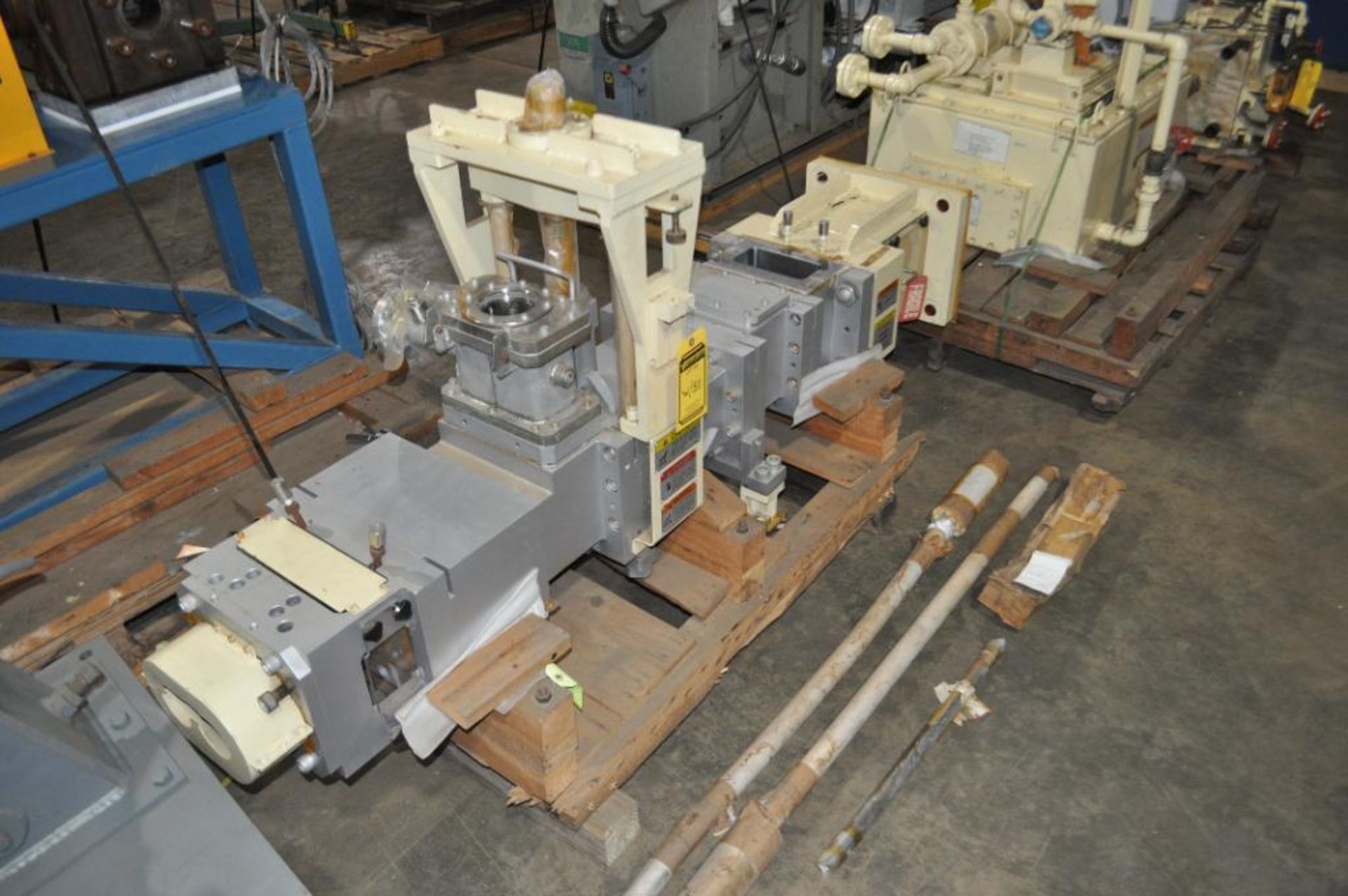JAPAN STEEL WORKS HYDRAULIC PLASTIC TWIN SCREW EXTRUDER, CONTINUOUS INTENSIVE MIXER, TYPE: CIM 90 P, - Image 5 of 15