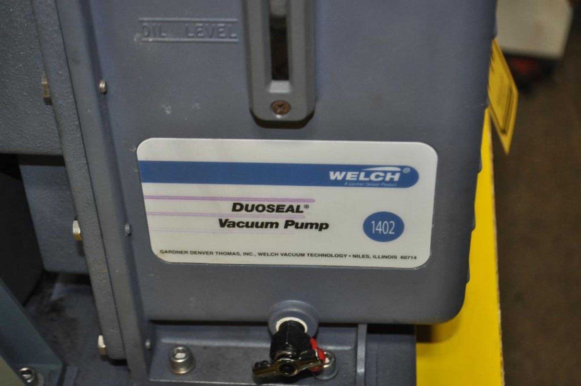 WELCH DUOSEAL VACUUM PUMP, MODEL: 1402B-01, SINGLE PHASE - Image 3 of 4