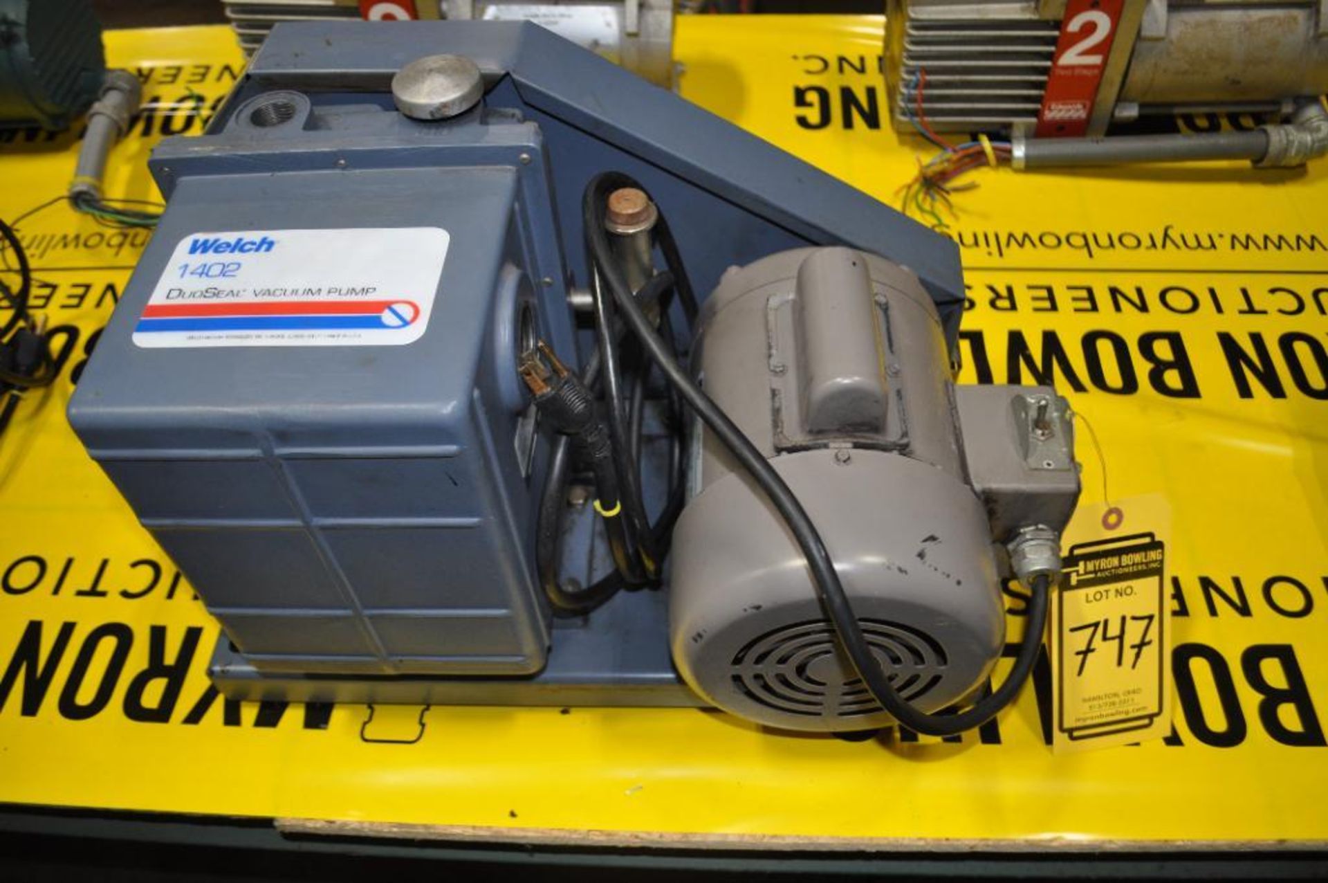 WELCH DUOSEAL VACUUM PUMP, MODEL: 1402, SINGLE PHASE