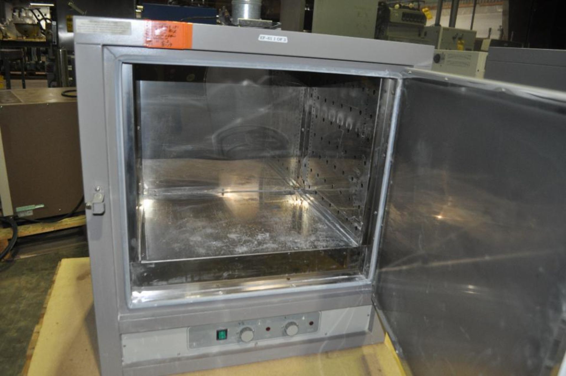 VWR SCIENTIFIC PRODUCTS FORCED AIR OVEN, MODEL: 1370 F, 120 VOLTS - Image 4 of 6