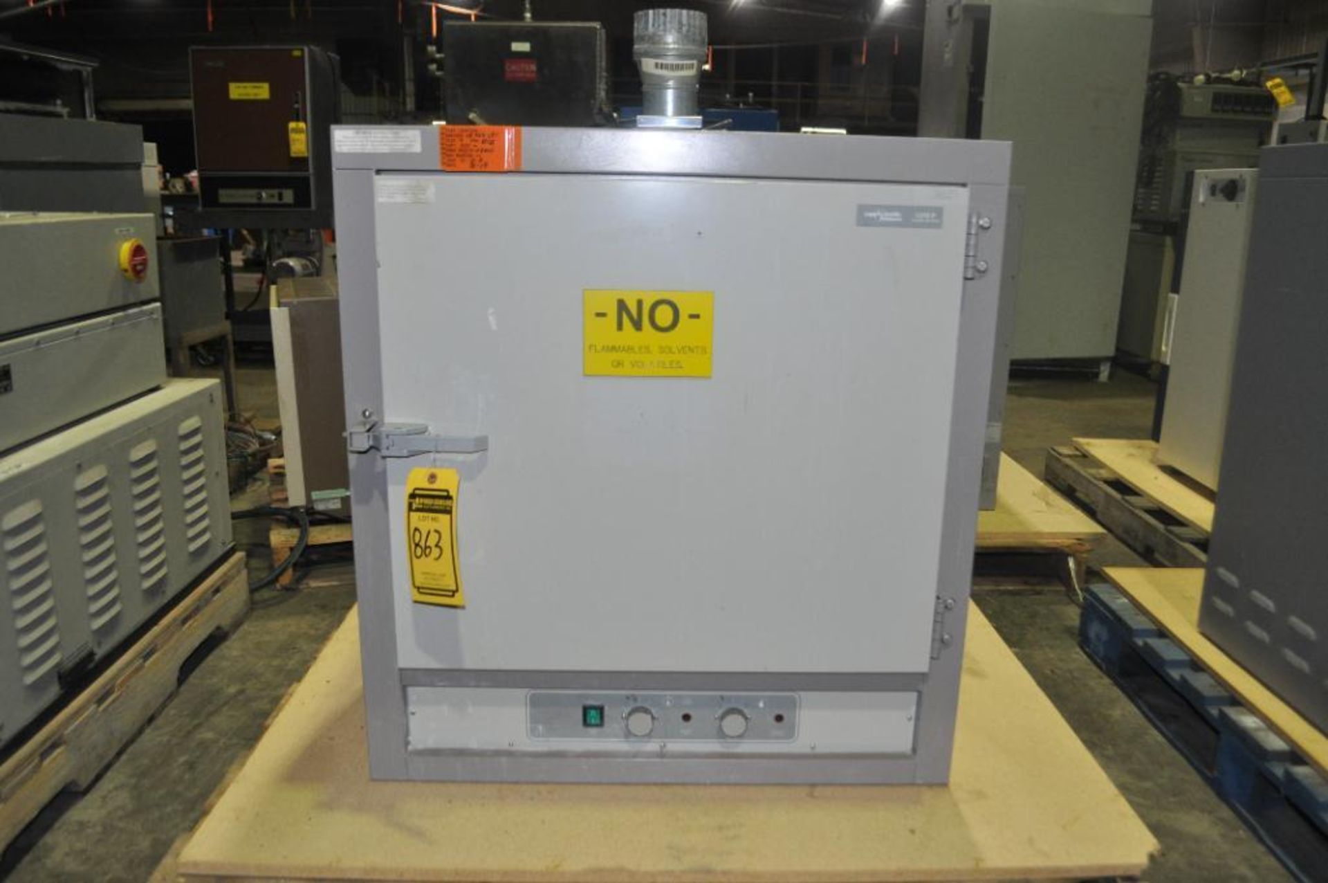 VWR SCIENTIFIC PRODUCTS FORCED AIR OVEN, MODEL: 1370 F, 120 VOLTS