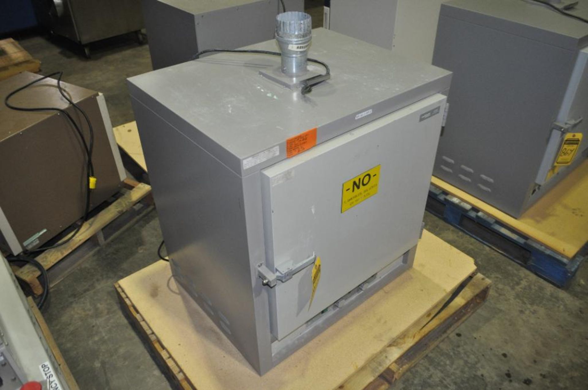 VWR SCIENTIFIC PRODUCTS FORCED AIR OVEN, MODEL: 1370 F, 120 VOLTS - Image 5 of 6