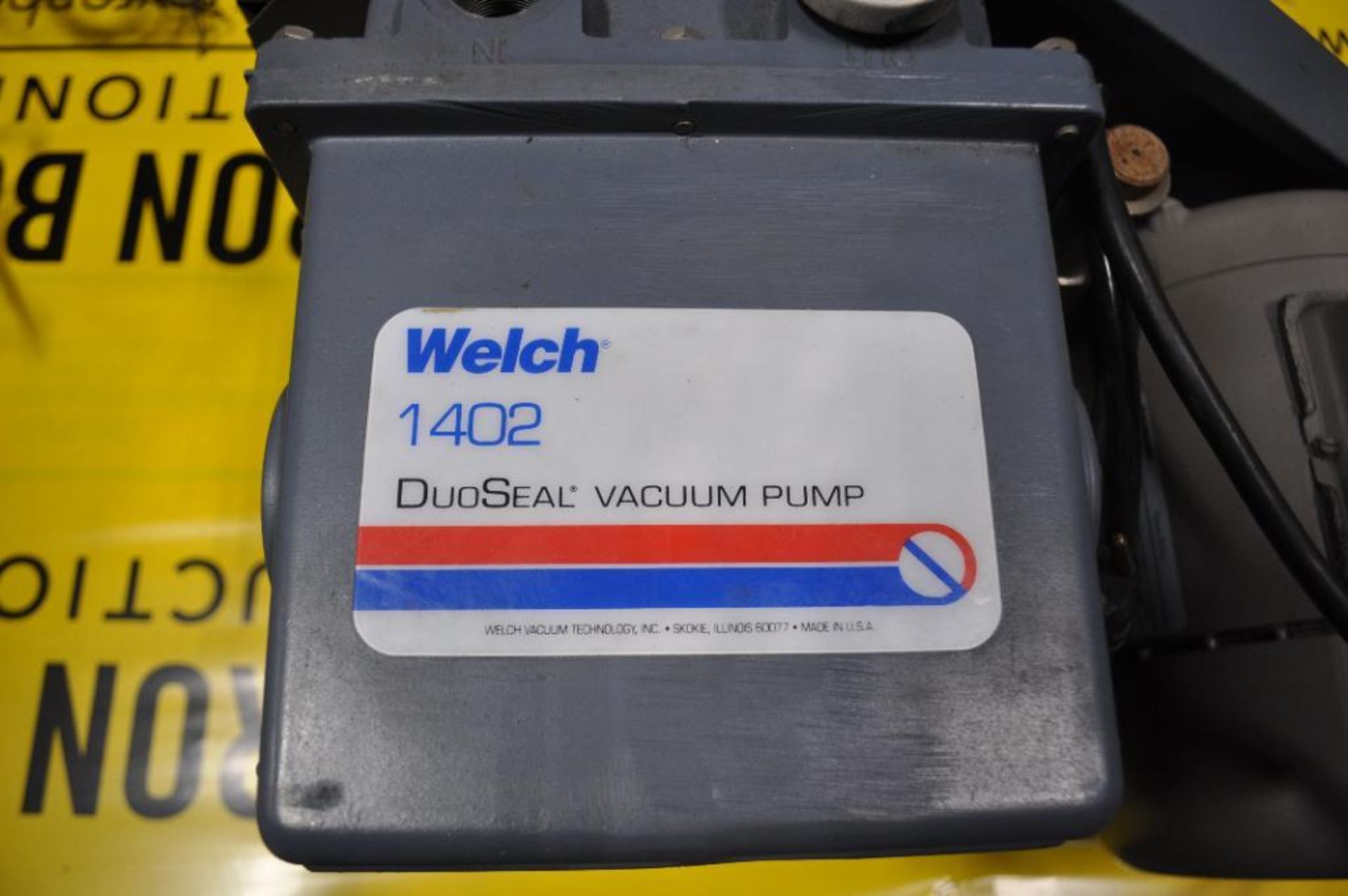 WELCH DUOSEAL VACUUM PUMP, MODEL: 1402, SINGLE PHASE - Image 3 of 3