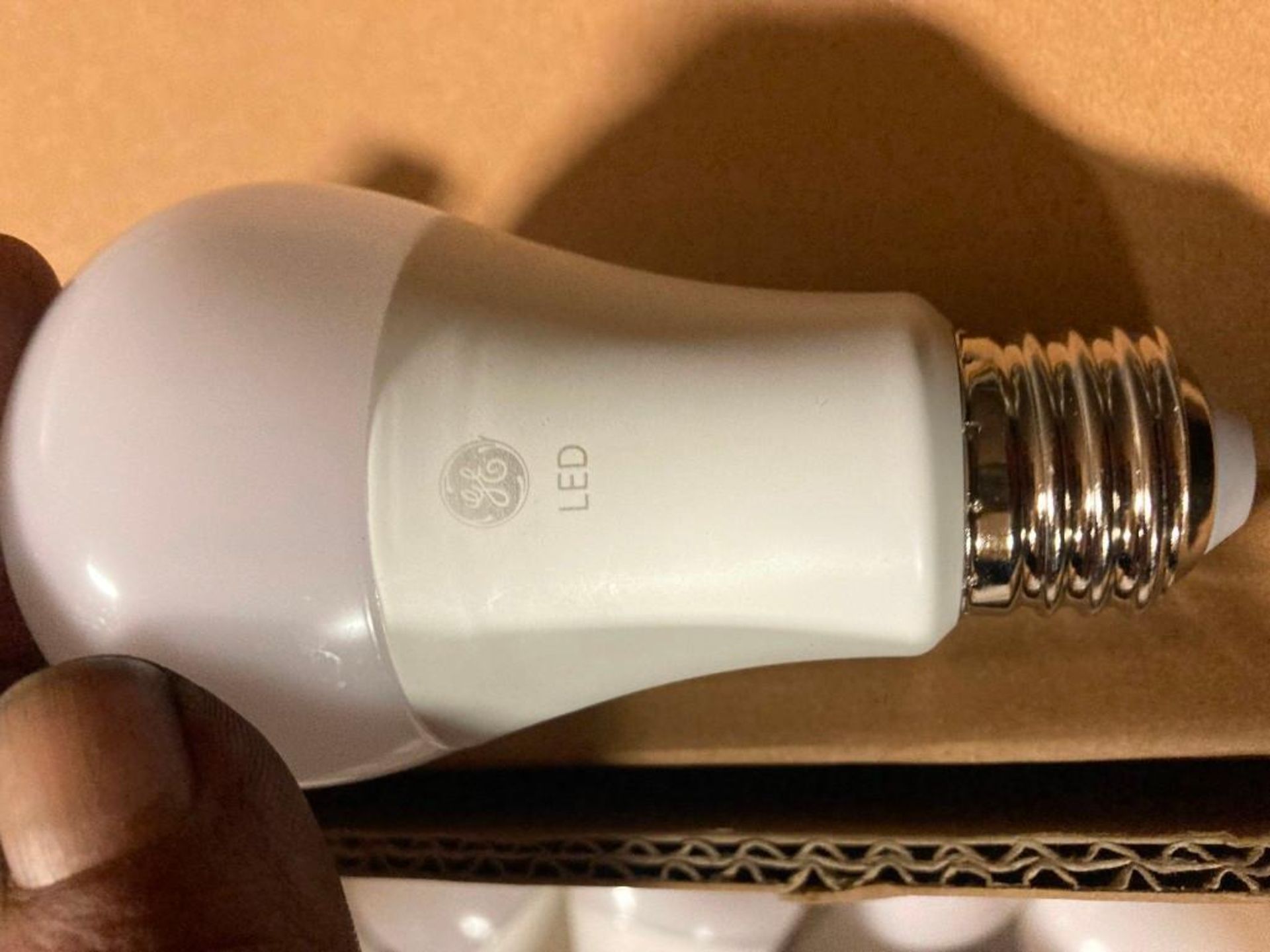 (24) CASES OF (NEW) GE LED BULBS, A-19, 450 LUMENS, 2700K, 5-WATT /40-WATT EQUIVALENT, BULK PACK, (2 - Image 2 of 4