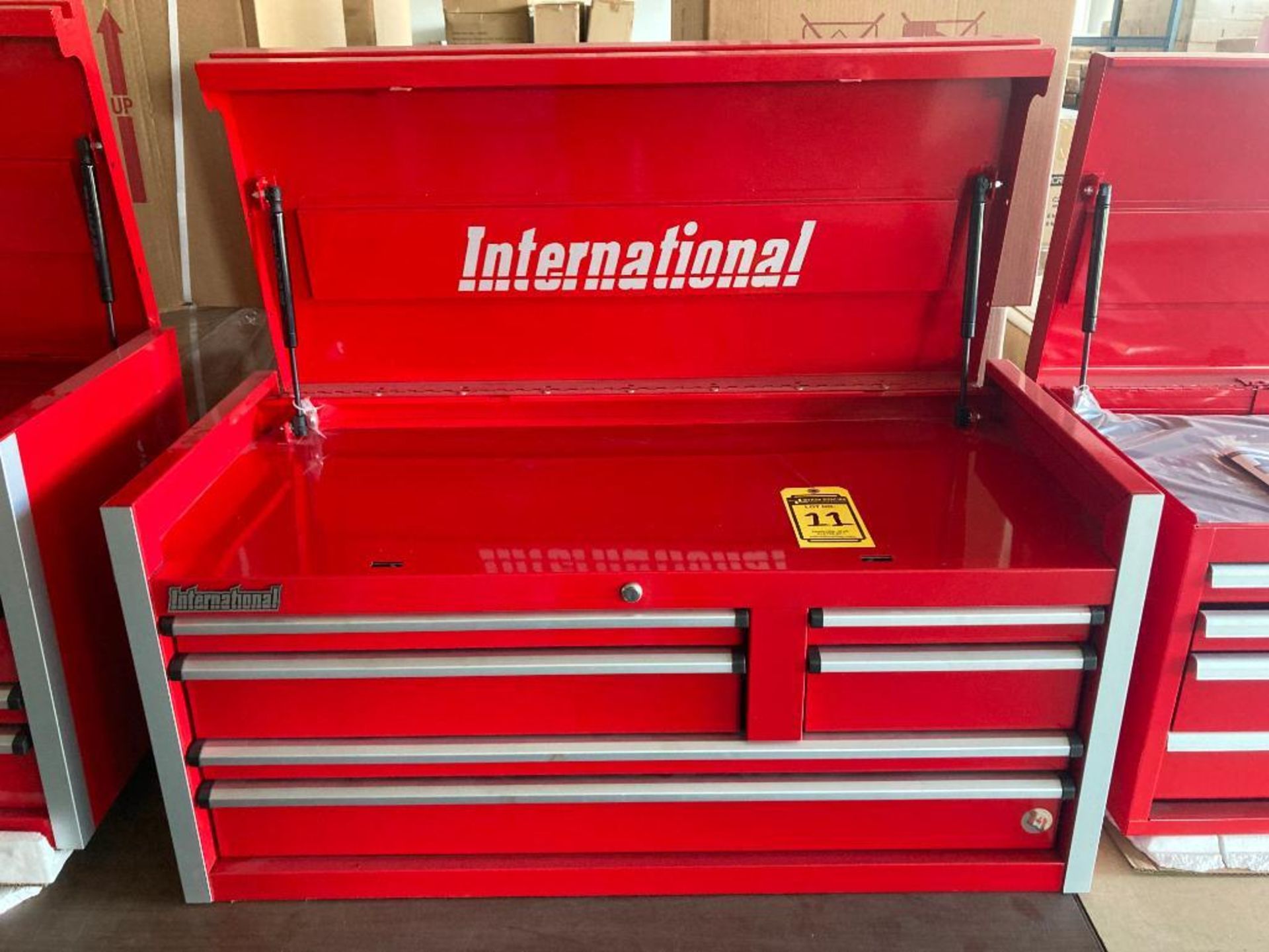 (NEW) INTERNATIONAL 6-DRAWER PROFESSIONAL SERIES TOOL CHEST, 41'' X 18''