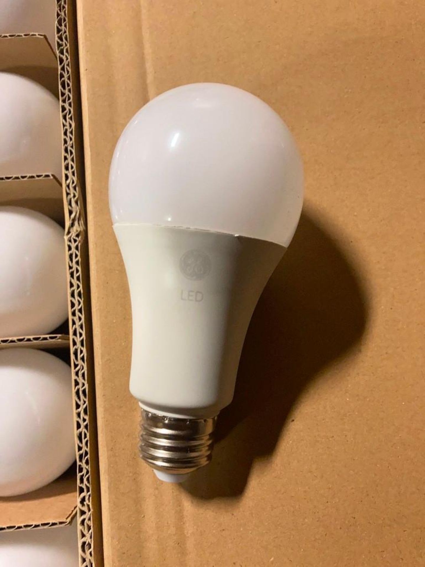 (12) CASES OF (NEW) GE LED BULBS, A-21, 1600 LUMENS, 5000K, 15-WATT /100-WATT EQUIVALENT, (840) BULB - Image 2 of 4