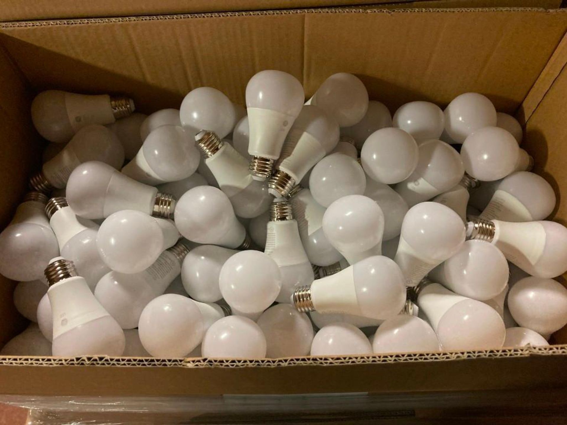 (24) CASES OF (NEW) GE LED BULBS, A-19, 450 LUMENS, 2700K, 5-WATT /40-WATT EQUIVALENT, BULK PACK, (2 - Image 4 of 4