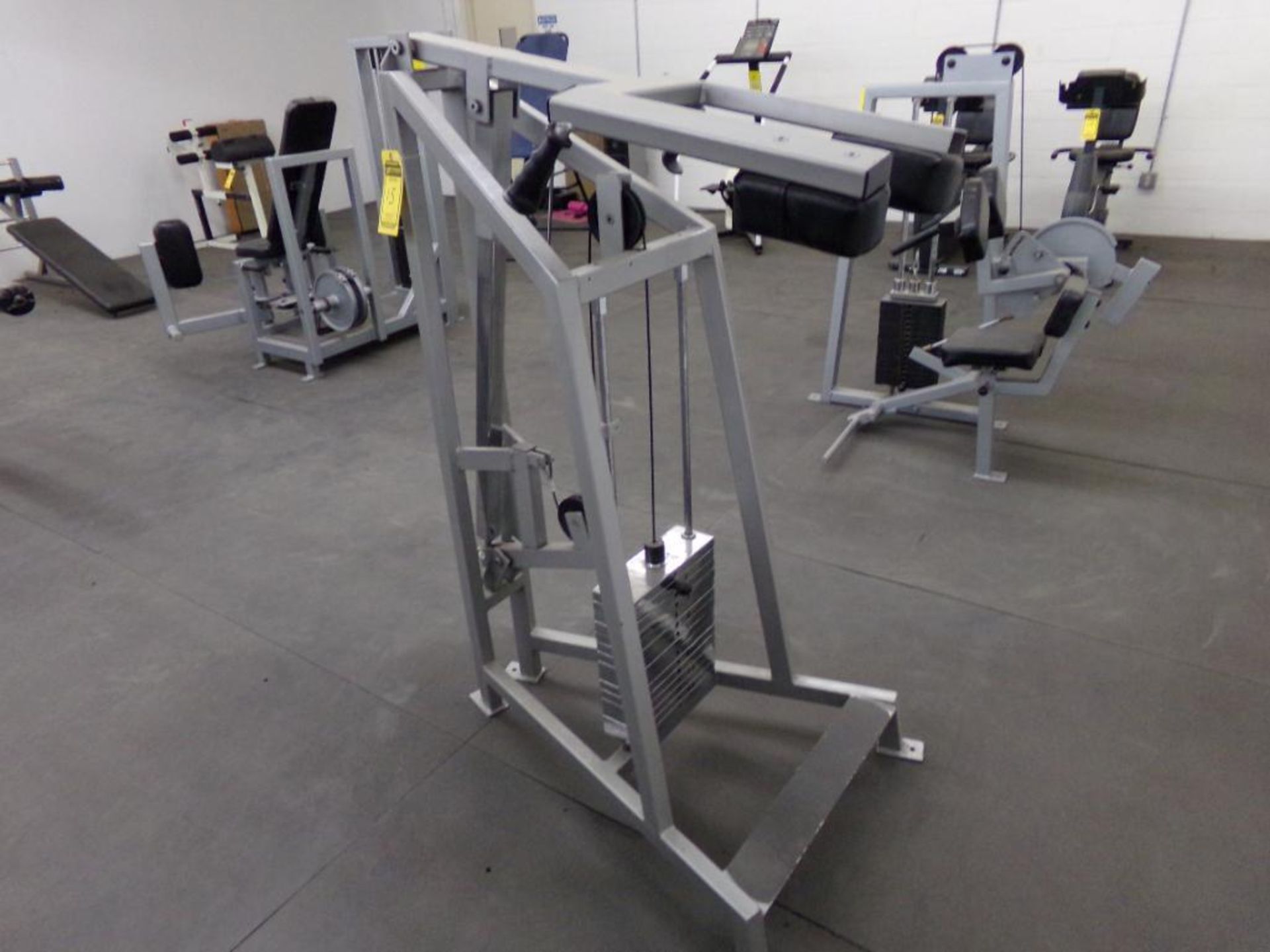 WEIGHT LIFTING MACHINE