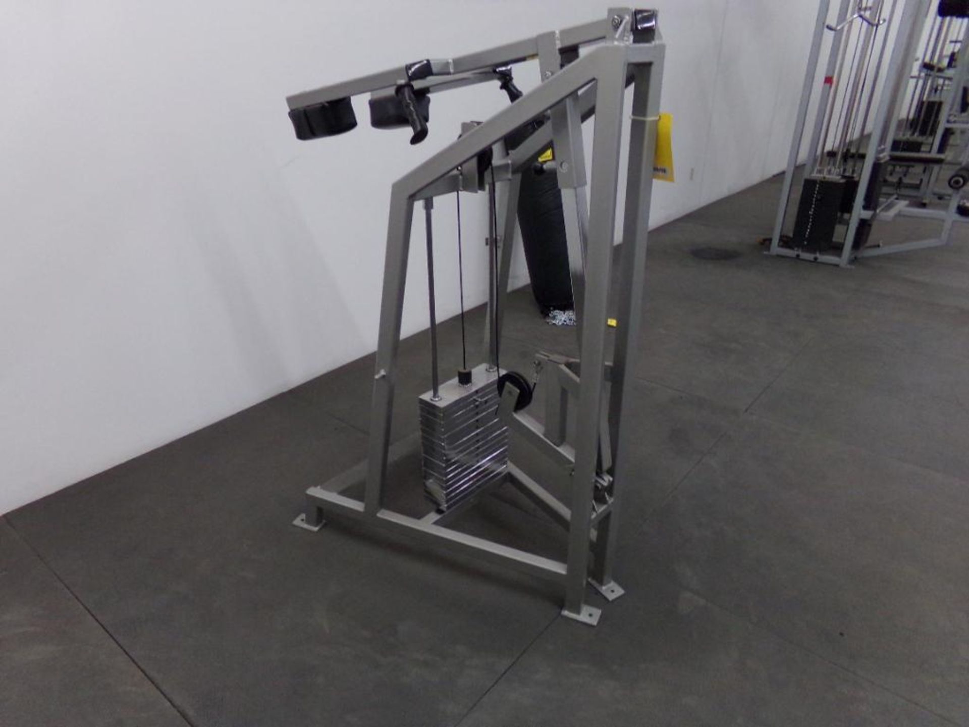 WEIGHT LIFTING MACHINE - Image 2 of 2