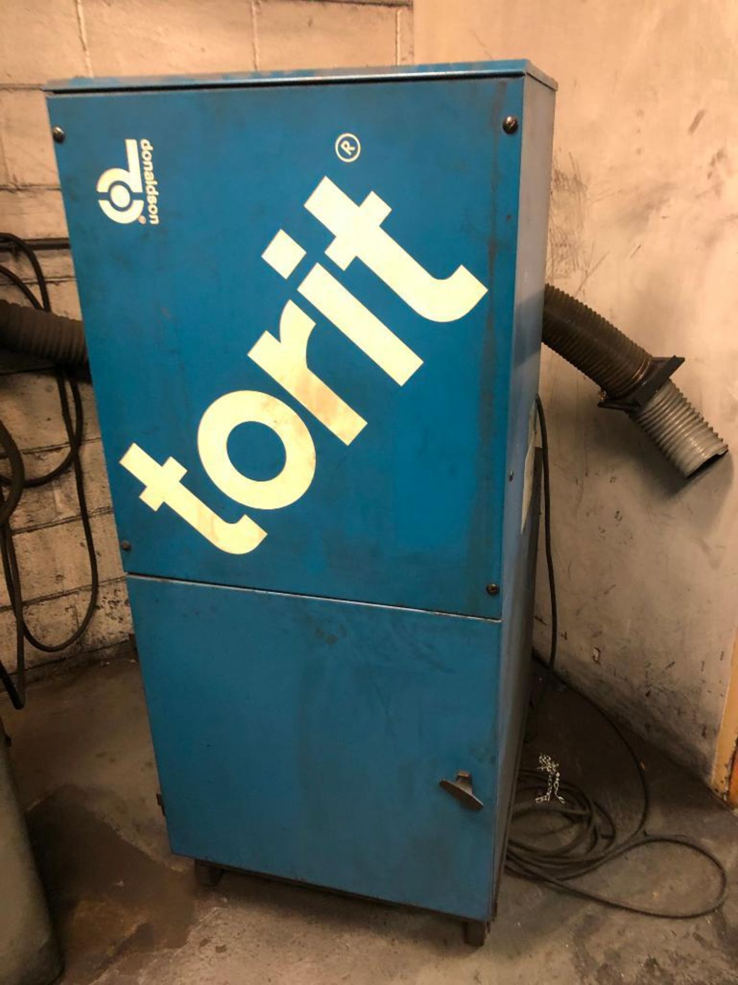 TORIT VS550 PORTABLE DUST COLLECTOR, S/N IG092636, 208/230/460 V, 60 HZ, 3,450 RPM, 3-PH