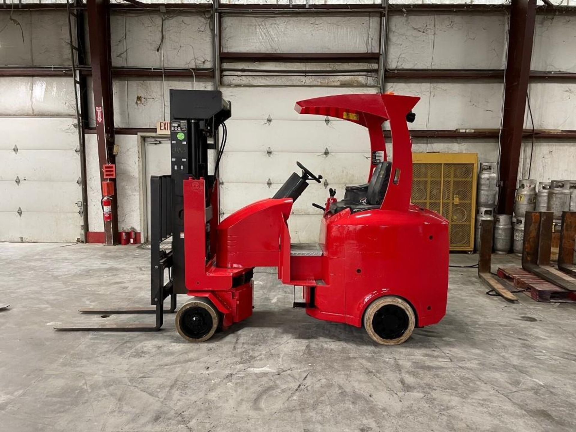 FLEXI VERY NARROW AISLE 3,000 LB. CAPACITY FORKLIFT, MODEL G4, S/N NA02610 Z48, WITH 48-VOLT BATTERY