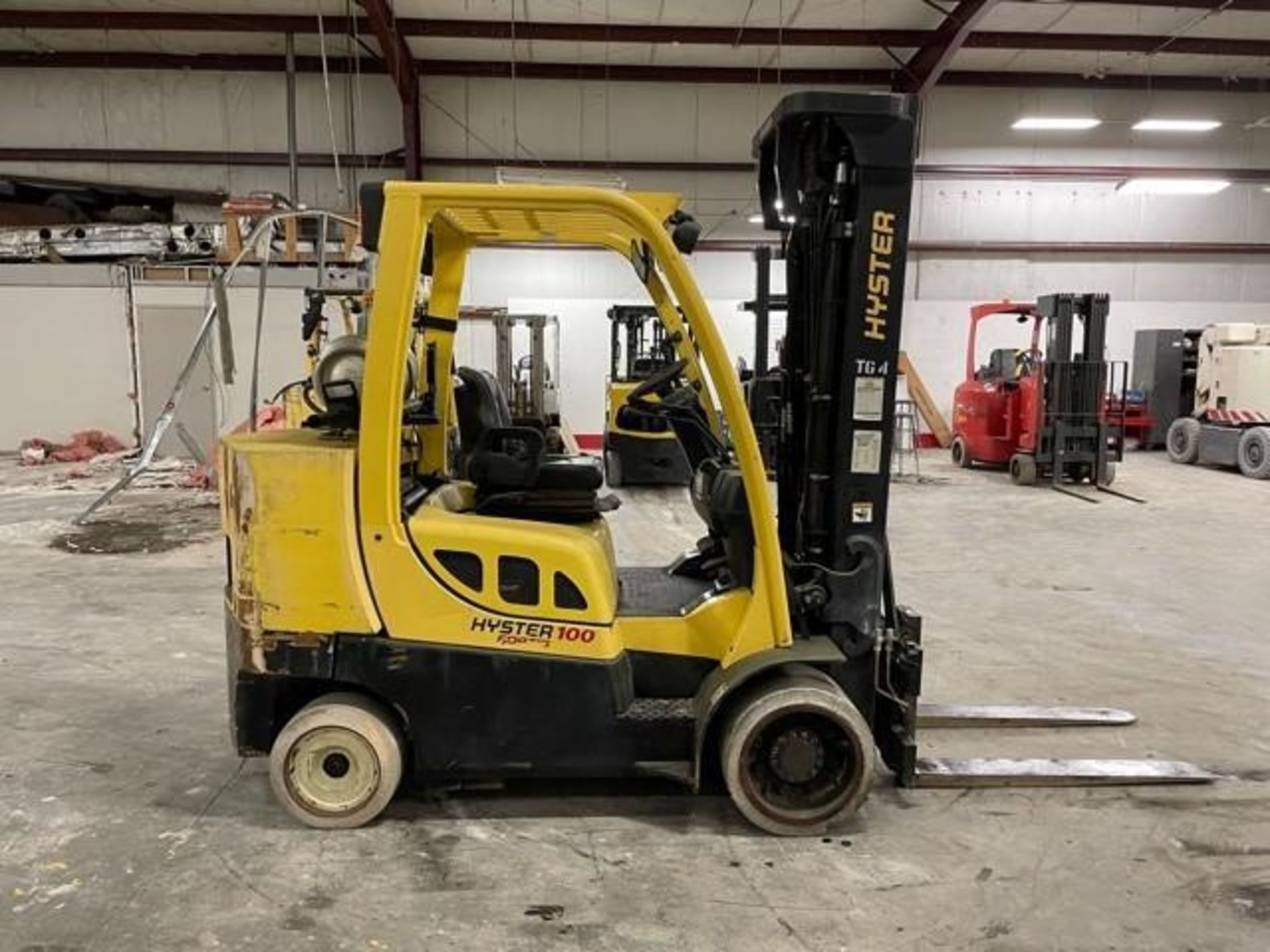 2011 HYSTER 10,000 LB., MODEL S100FT-BCS, S/N G004V05083H, LPG, LEVER SHIFT, SOLID NON-MARKING TIRES - Image 2 of 7