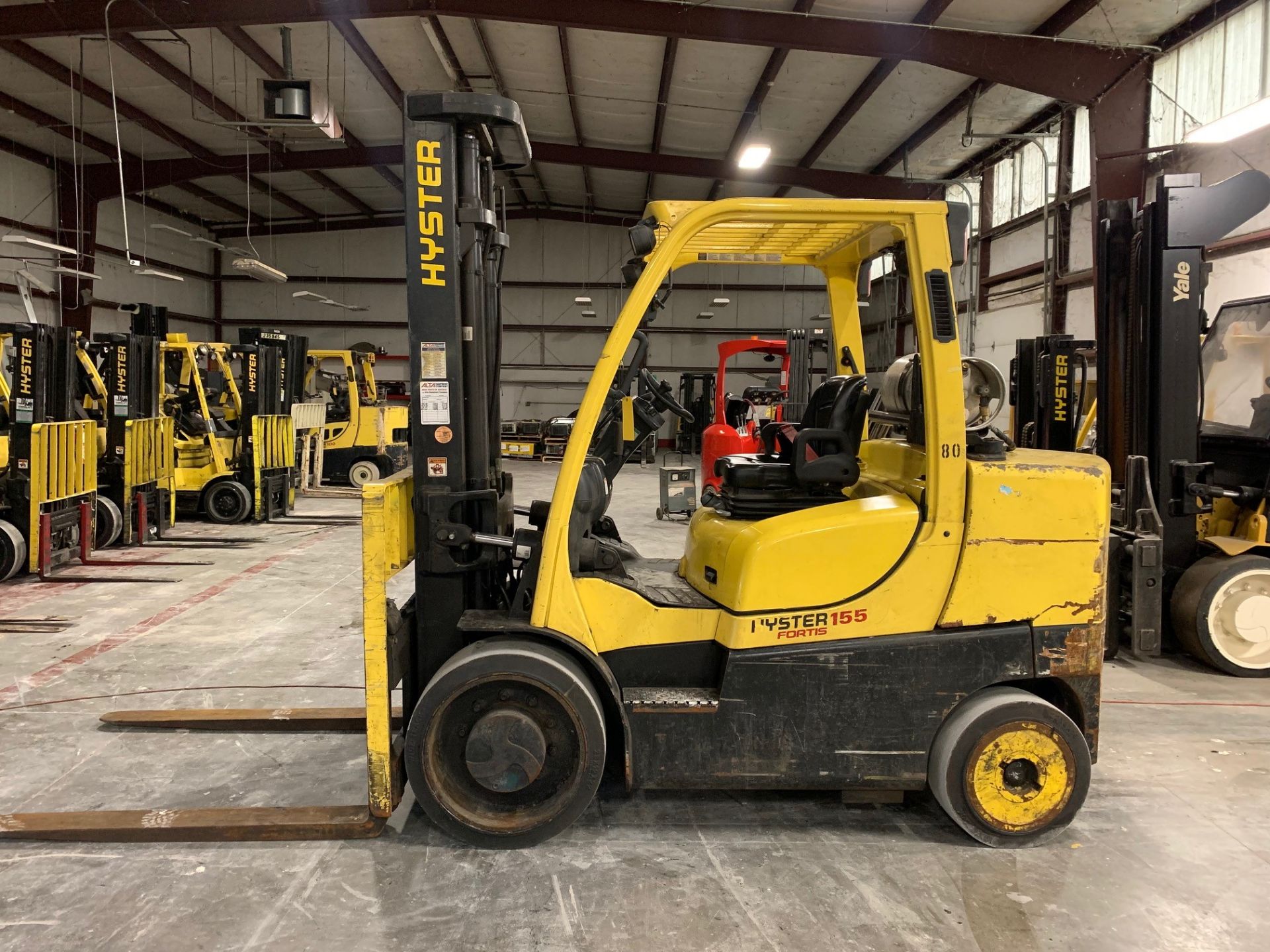 2017 HYSTER 15,500 LB. CAPACITY FORKLIFT, MODEL S155FT, S/N G024V03174R, LPG, LEVER SHIFT TRANSMISSI - Image 6 of 14