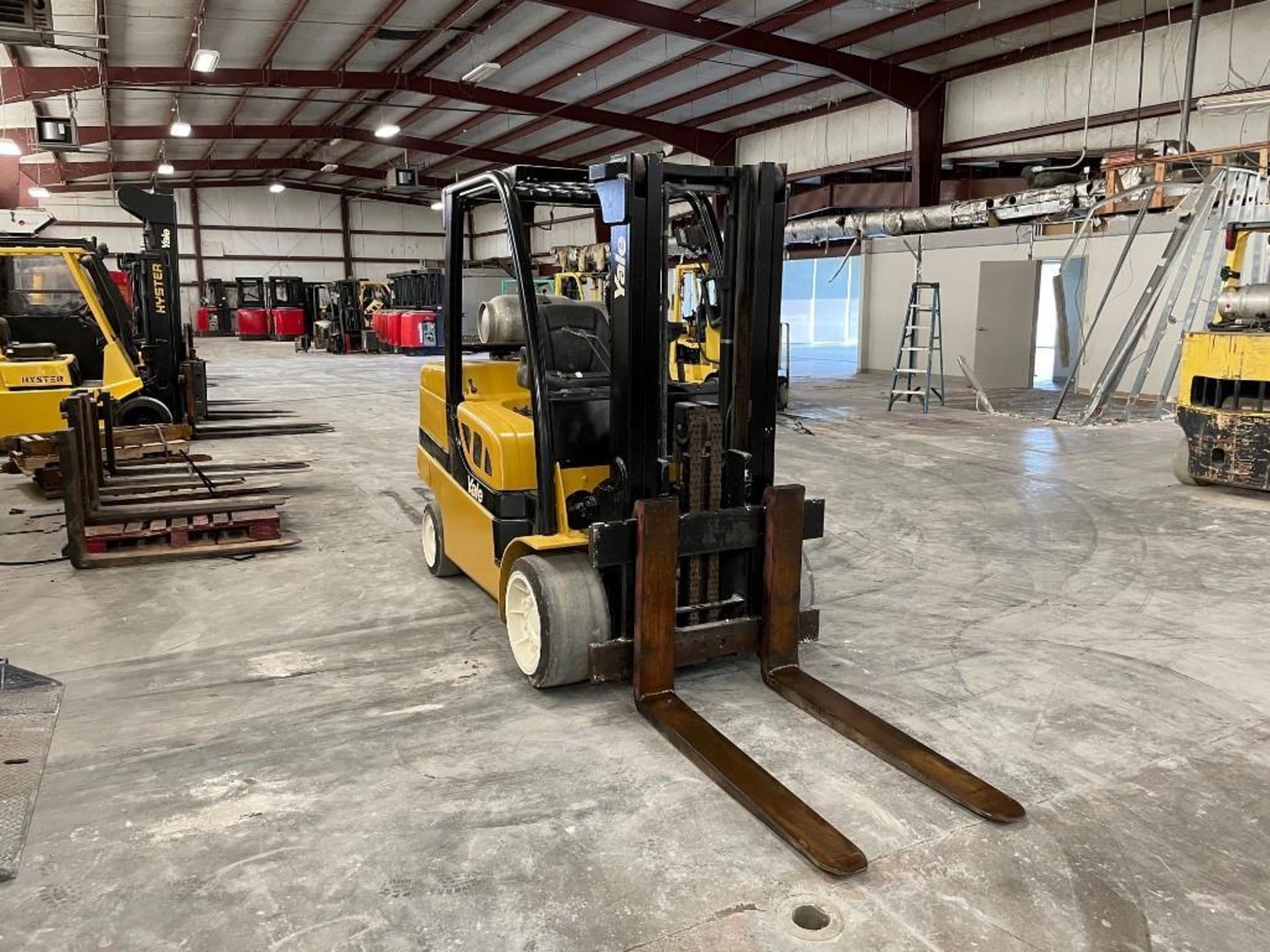 2014 YALE 12,000 LB. CAPACITY FORKLIFT, MODEL GLC120VX, S/N F818V02445M, LPG, SOLID TIRES, MONOTROL - Image 6 of 6