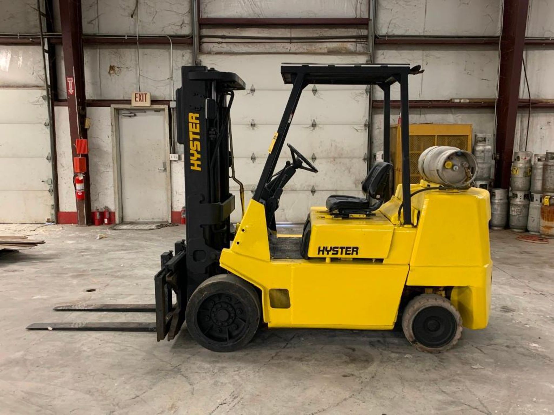 HYSTER 8,000 LB. CAPACITY FORKLIFT, MODEL S80XL, S/N C004V05475N, LPG, SOLID TIRES, LEVER SHIFT TRAN - Image 2 of 7