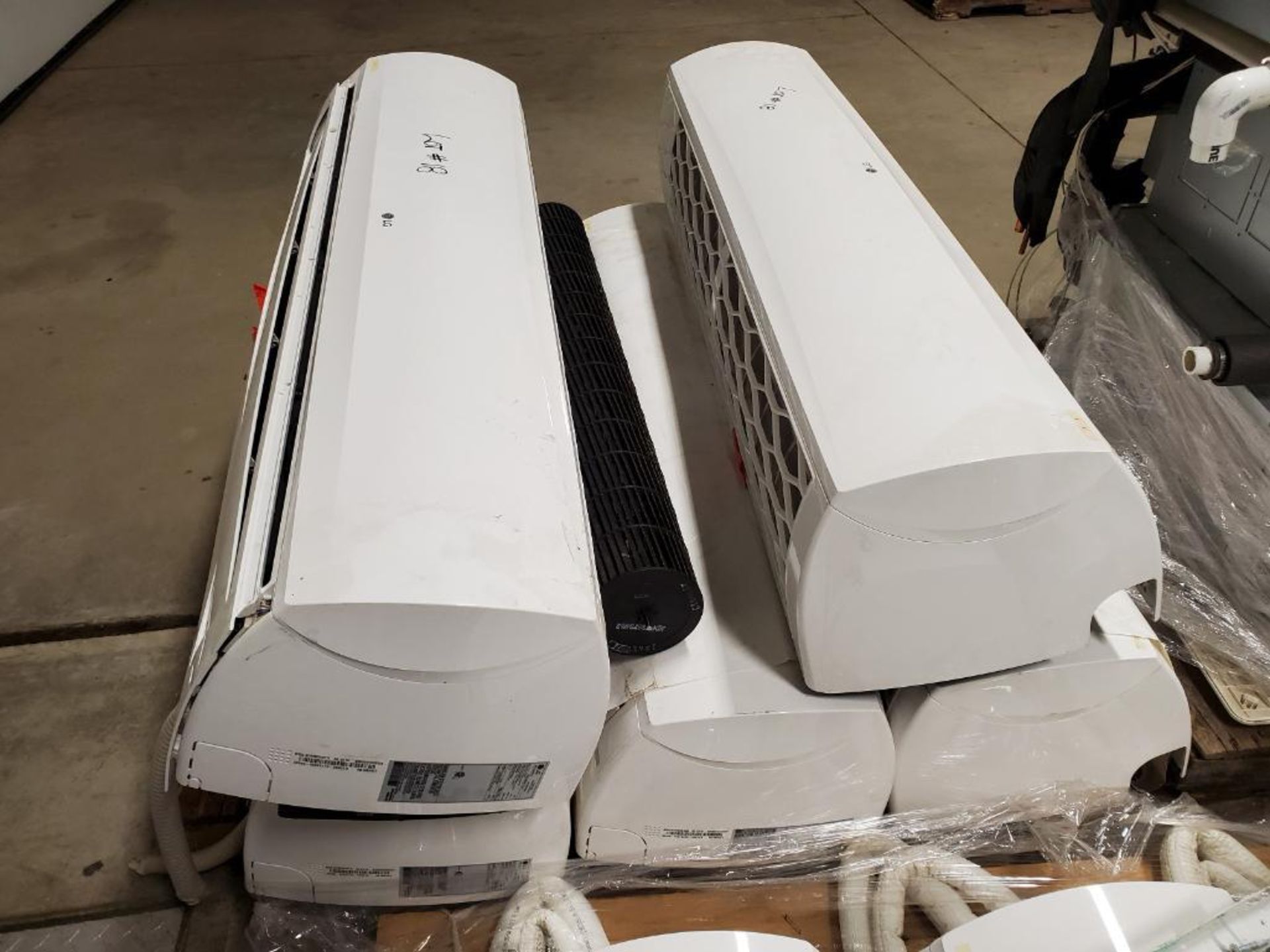 (5) 2018 LG 3-TON MINI-SPLIT HEAT PUMP AIR UNITS, MODEL ARNU363SVA4, 208-230V/60HZ/1PH, 15A/1.02A, R - Image 3 of 6