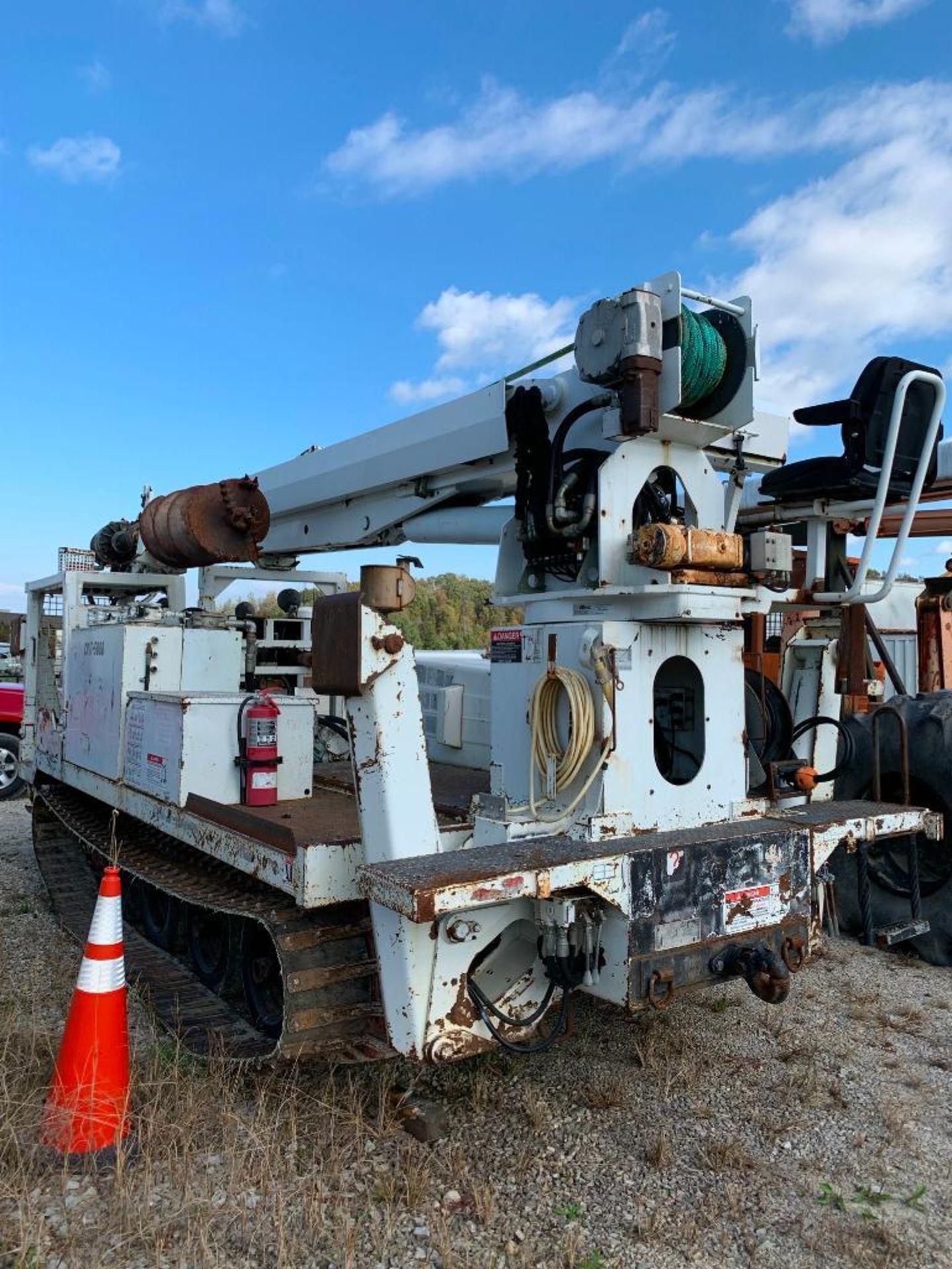 2005 ALTEC DM47TR DIGGER DERRICK, 19'' AUGER, 23,000-LB. BOOM RETRACTED, MOUNTED ON 2005 CENTRAL MIN - Image 5 of 22